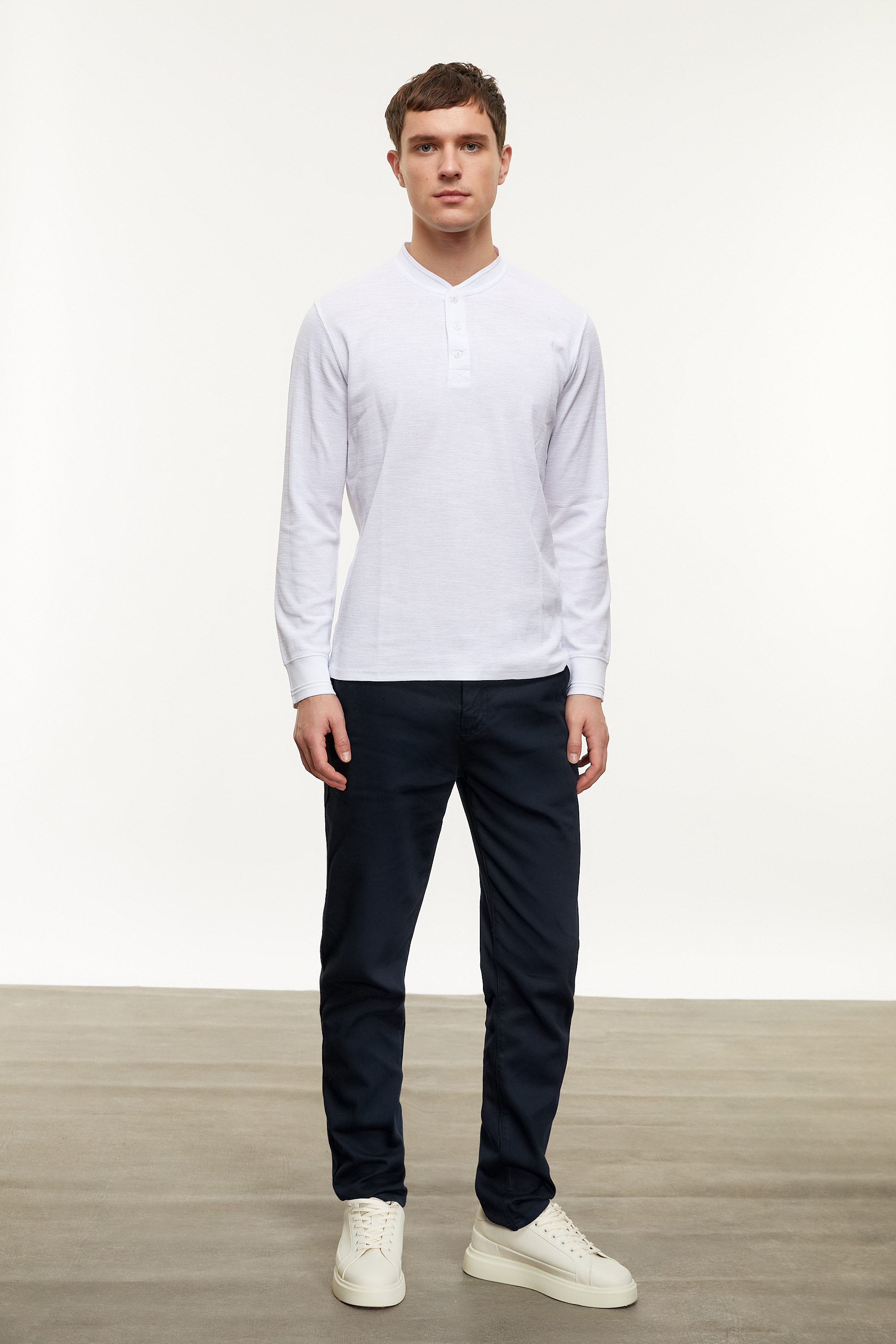 DÜĞMELİ UZUN KOLLU T-SHIRT