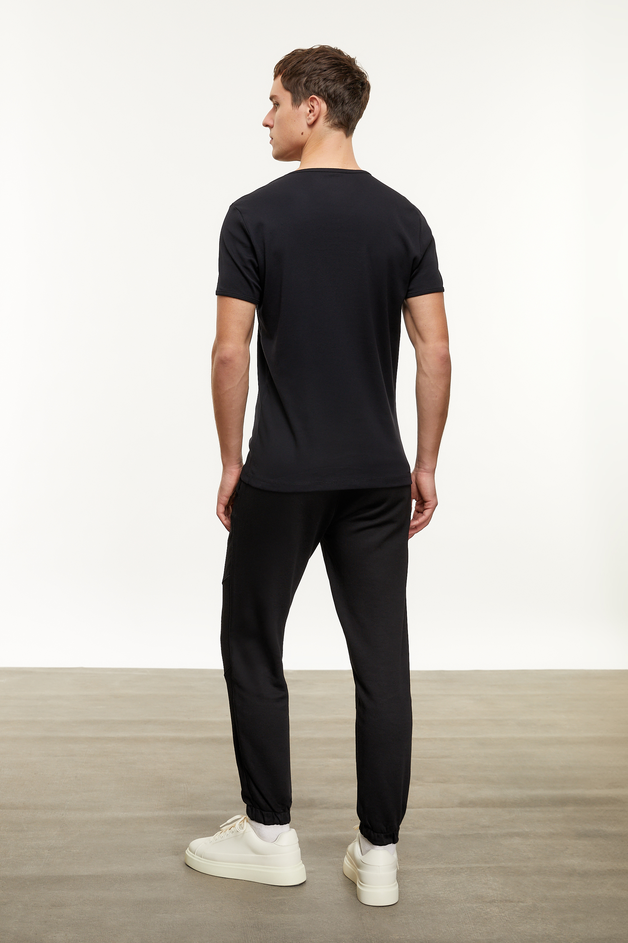 V YAKA KISA KOLLU T-SHIRT