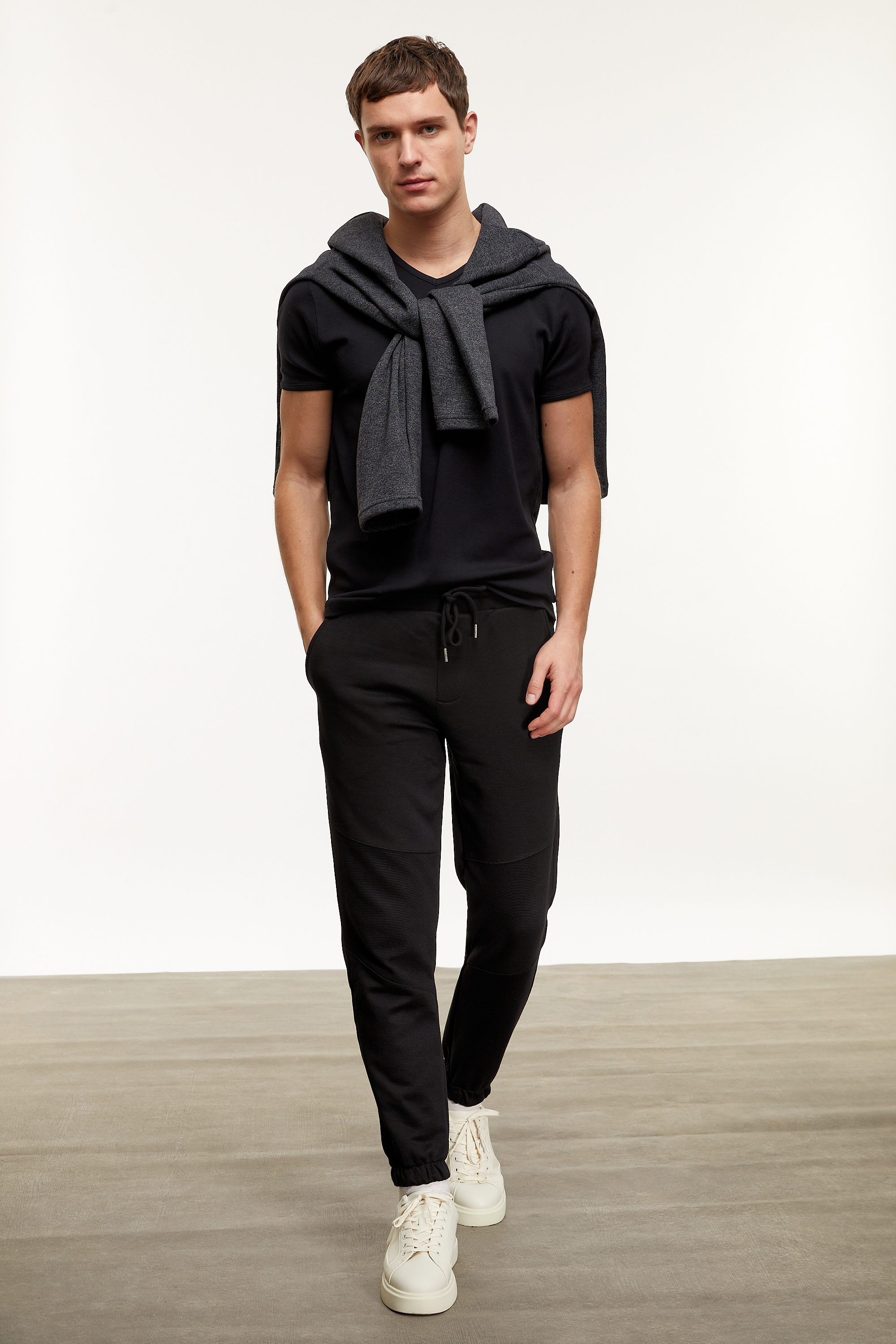 V YAKA KISA KOLLU T-SHIRT