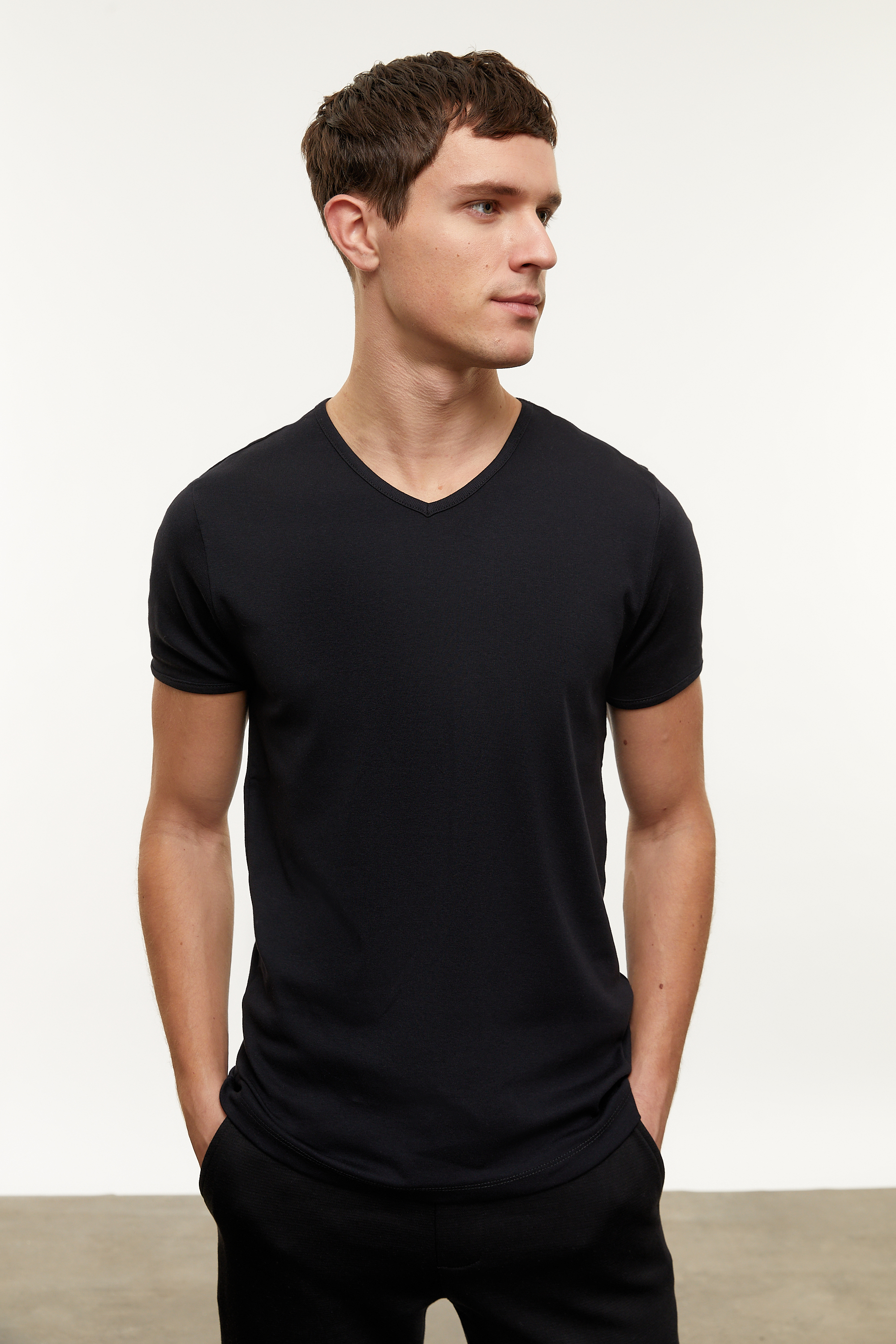 V YAKA KISA KOLLU T-SHIRT