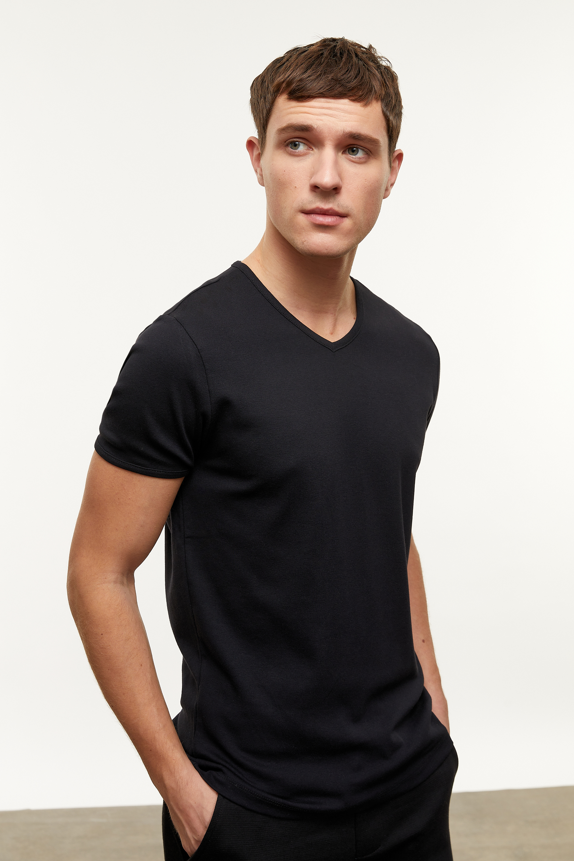 V YAKA KISA KOLLU T-SHIRT