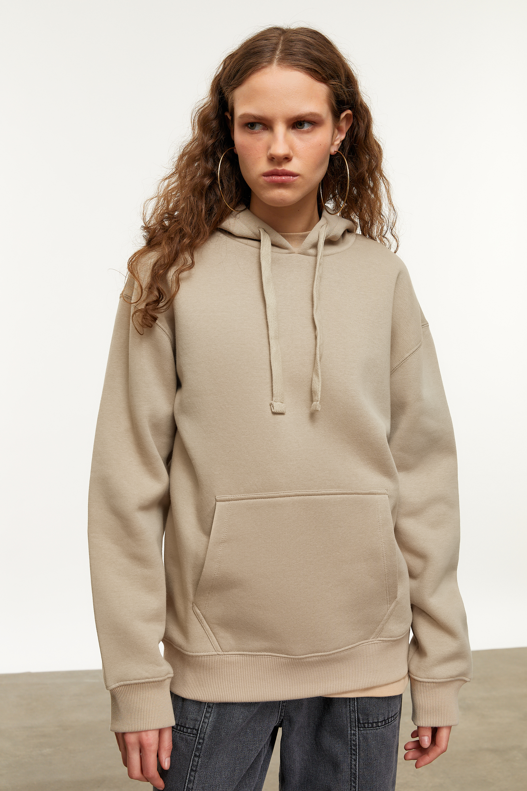 KAPÜŞONLU SWEATSHIRT