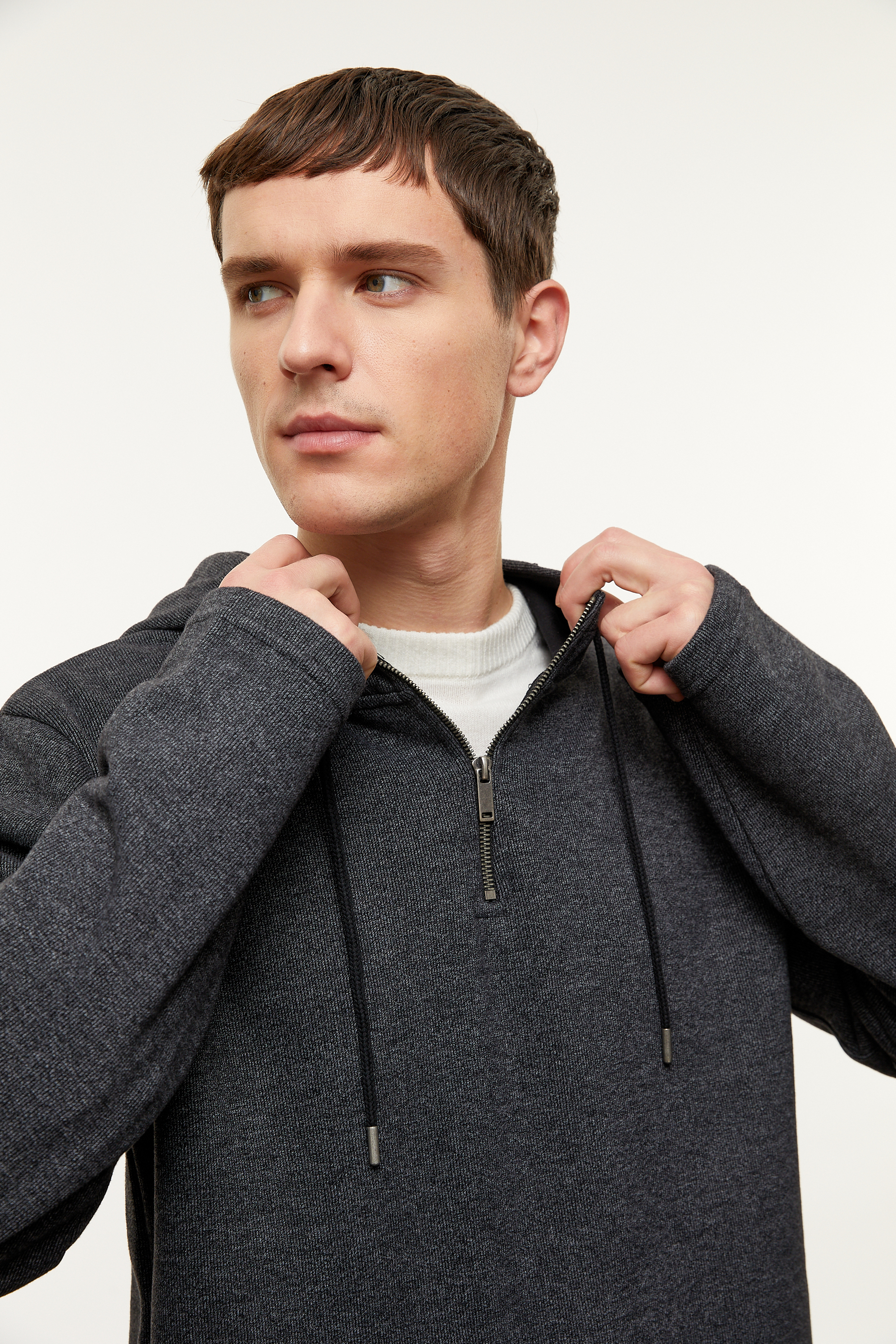 FERMUAR DETAYLI KAPÜŞONLU SWEATSHIRT