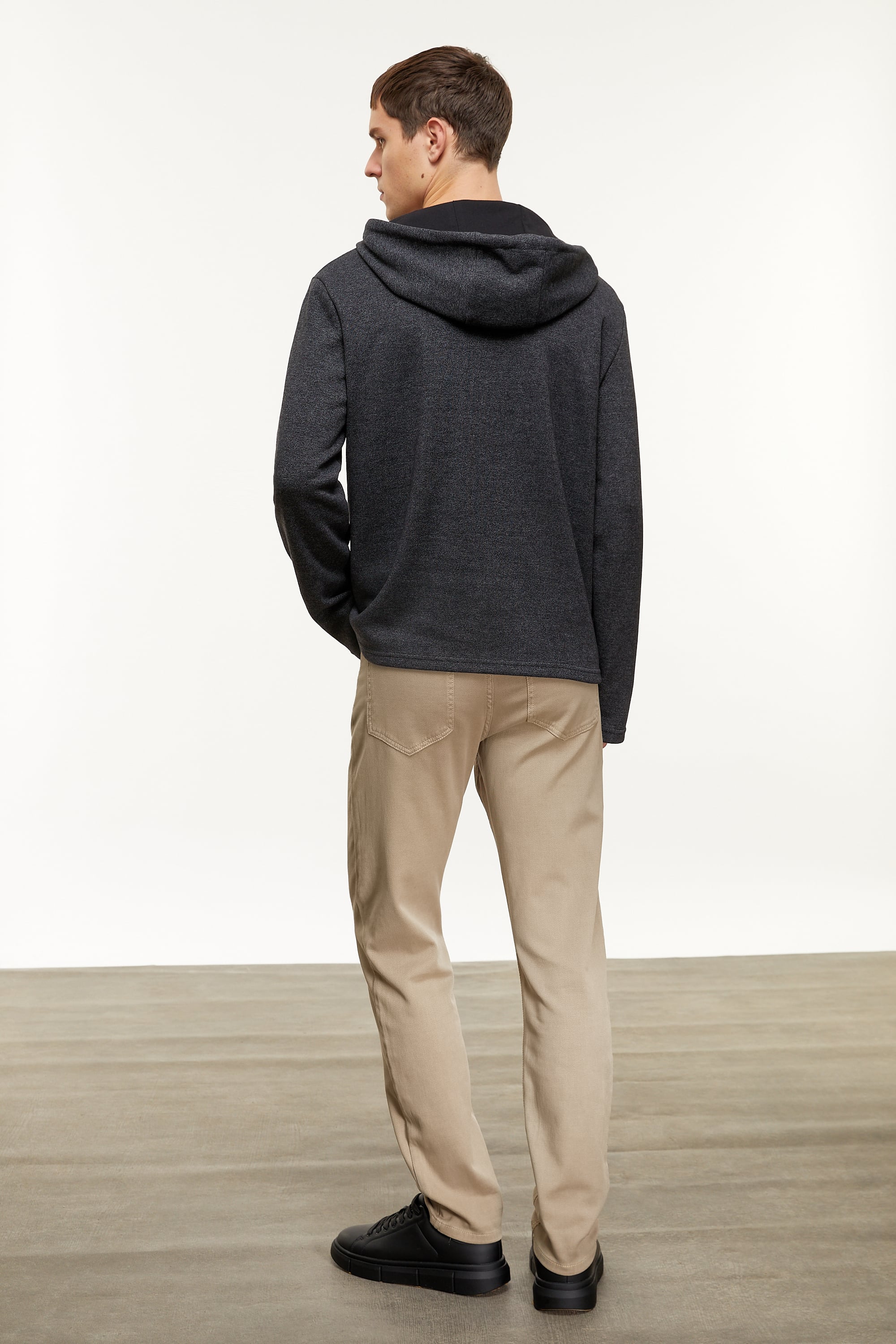 FERMUAR DETAYLI KAPÜŞONLU SWEATSHIRT