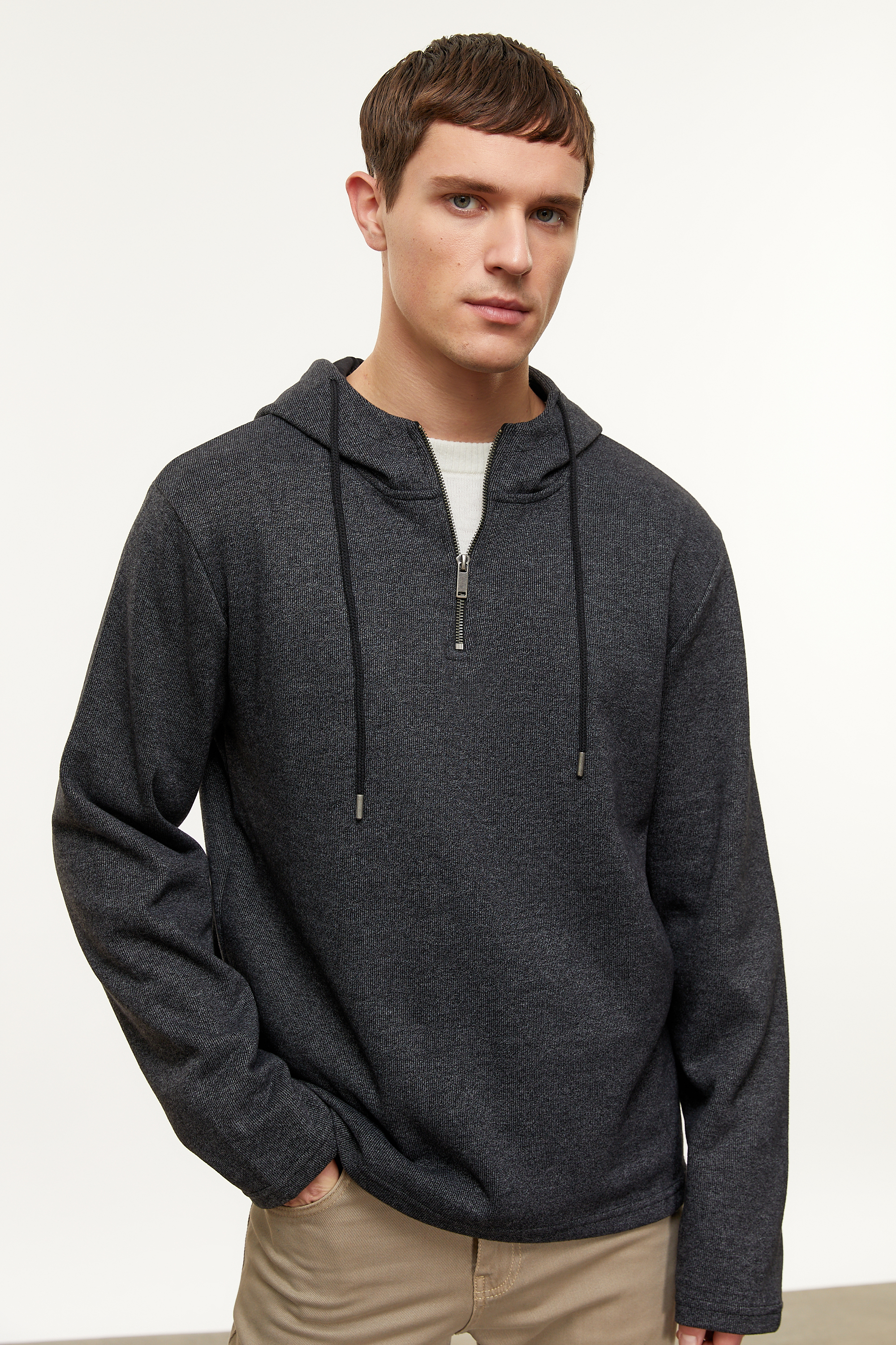 FERMUAR DETAYLI KAPÜŞONLU SWEATSHIRT