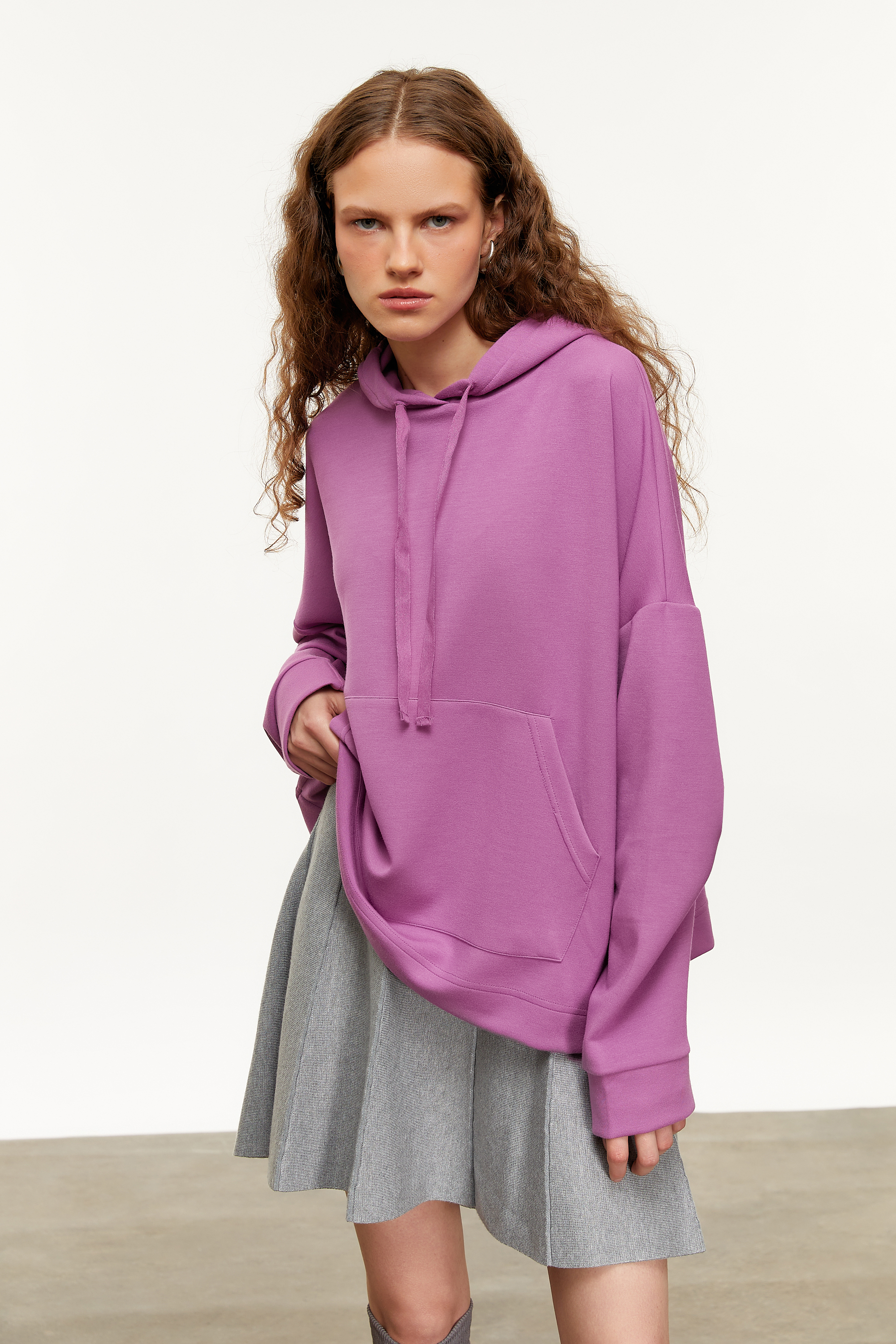 KAPÜŞONLU OVERSIZE SWEATSHIRT