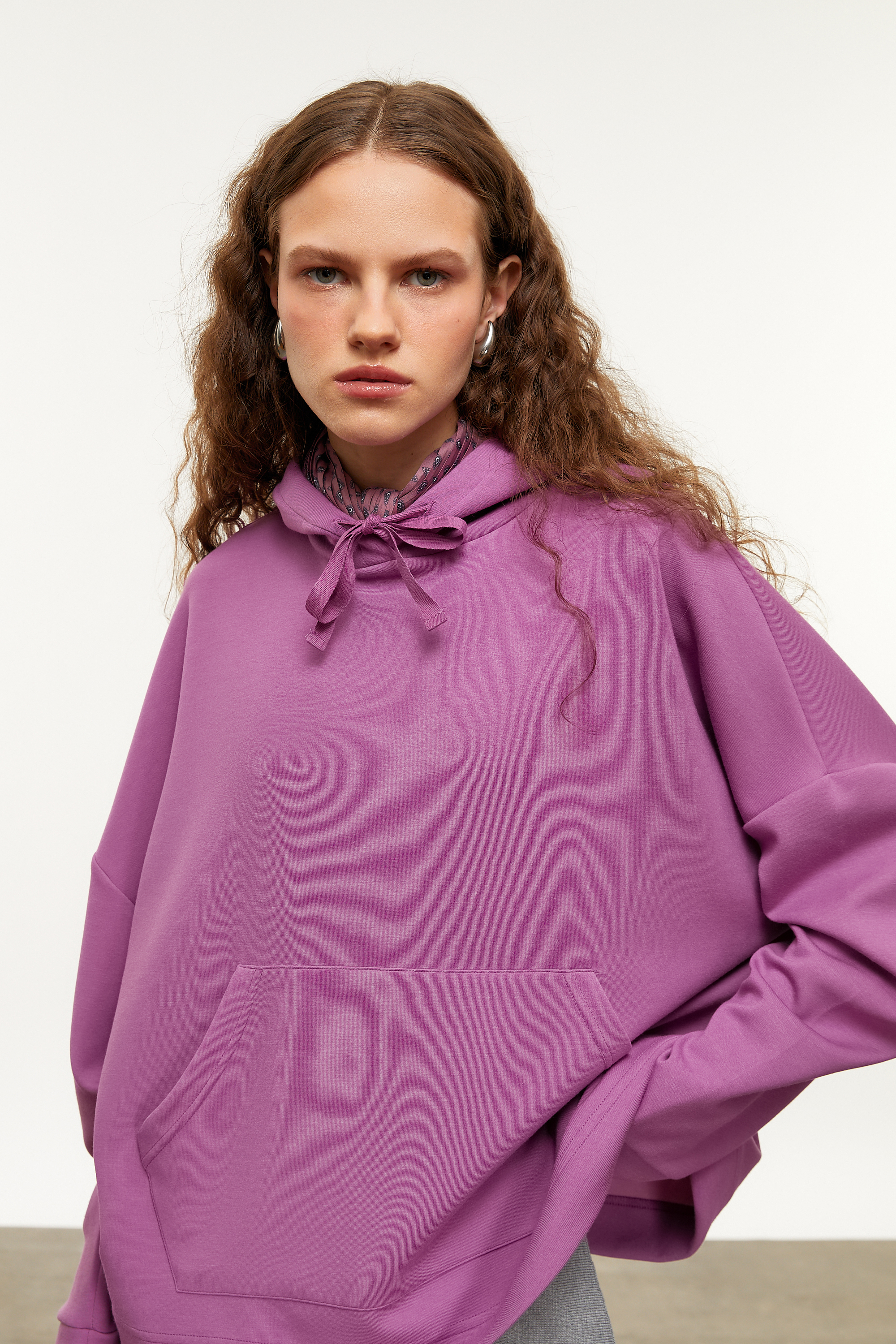 KAPÜŞONLU OVERSIZE SWEATSHIRT