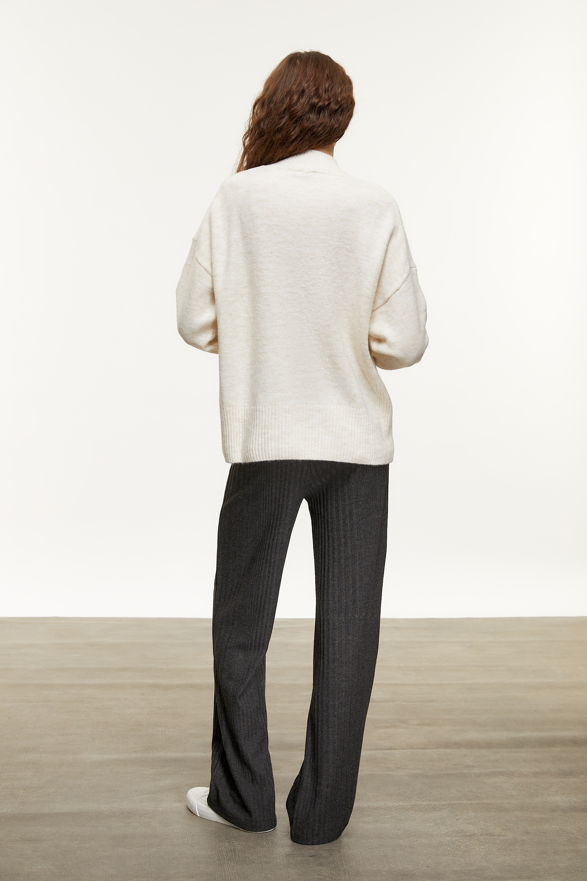 DİK YAKA TRİKO KAZAK