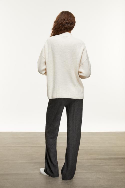  DİK YAKA TRİKO KAZAK