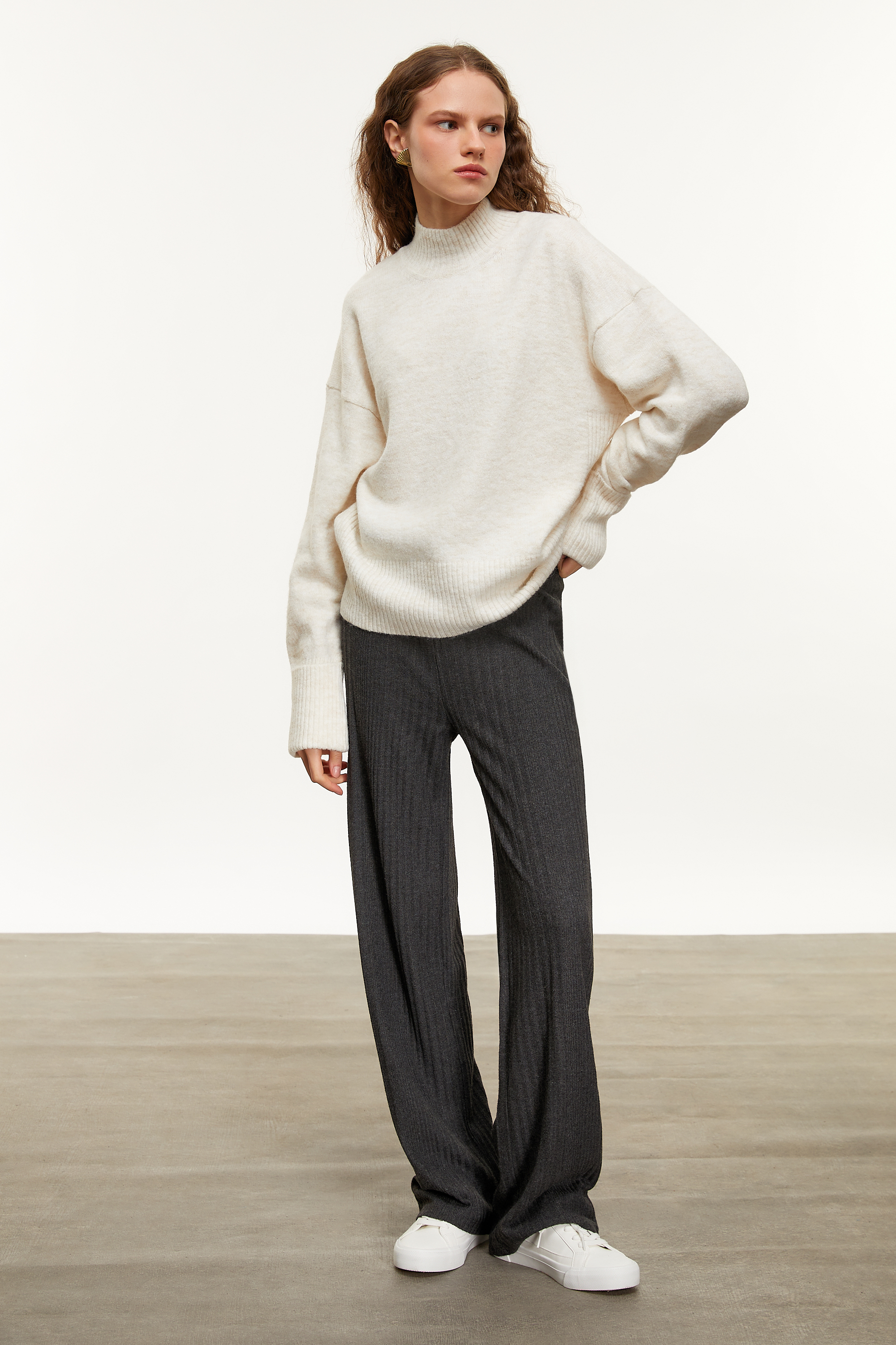 DİK YAKA TRİKO KAZAK