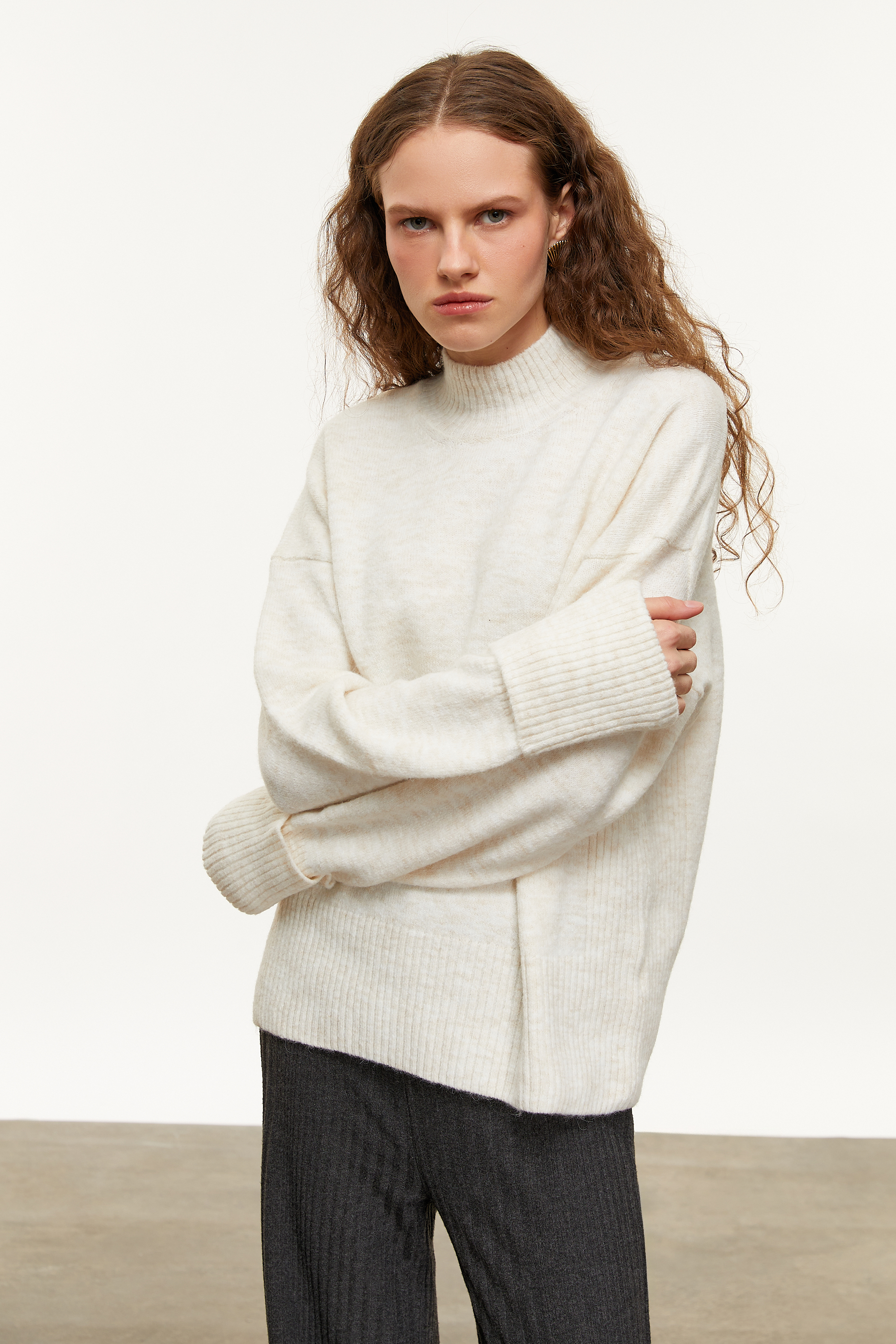 DİK YAKA TRİKO KAZAK