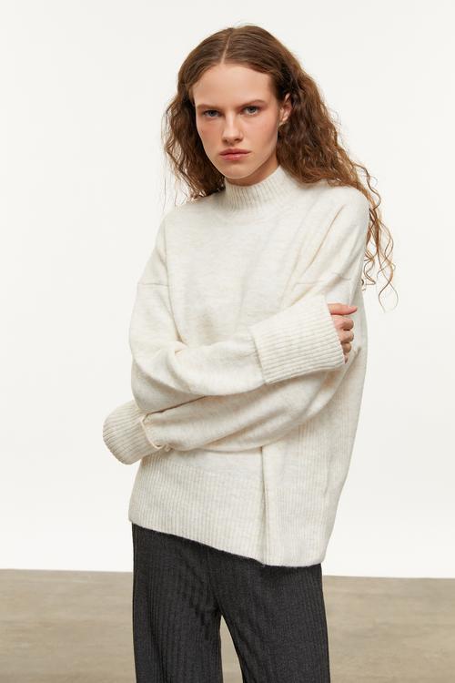  DİK YAKA TRİKO KAZAK