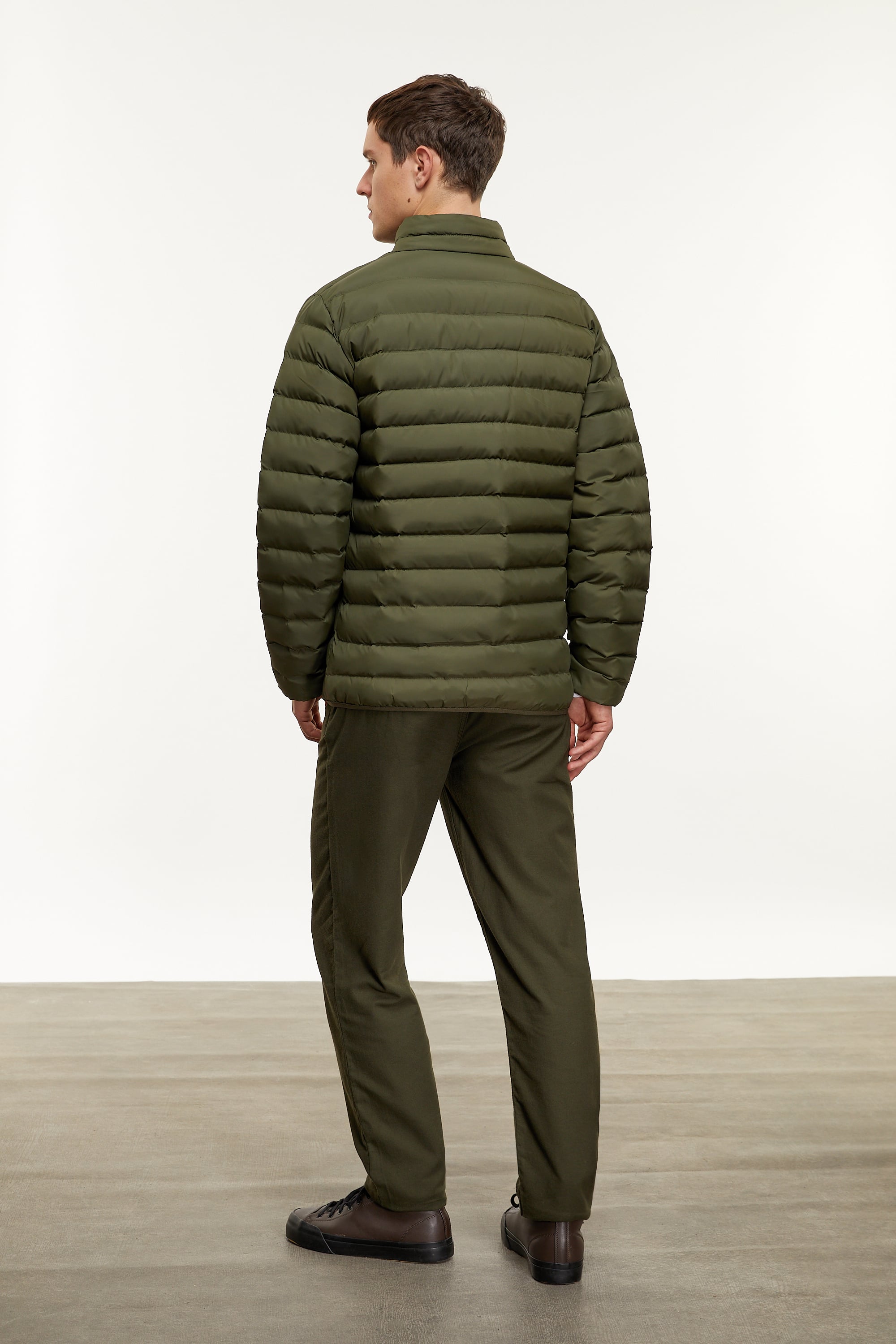 DİK YAKA KAPİTONELİ ŞİŞME MONT