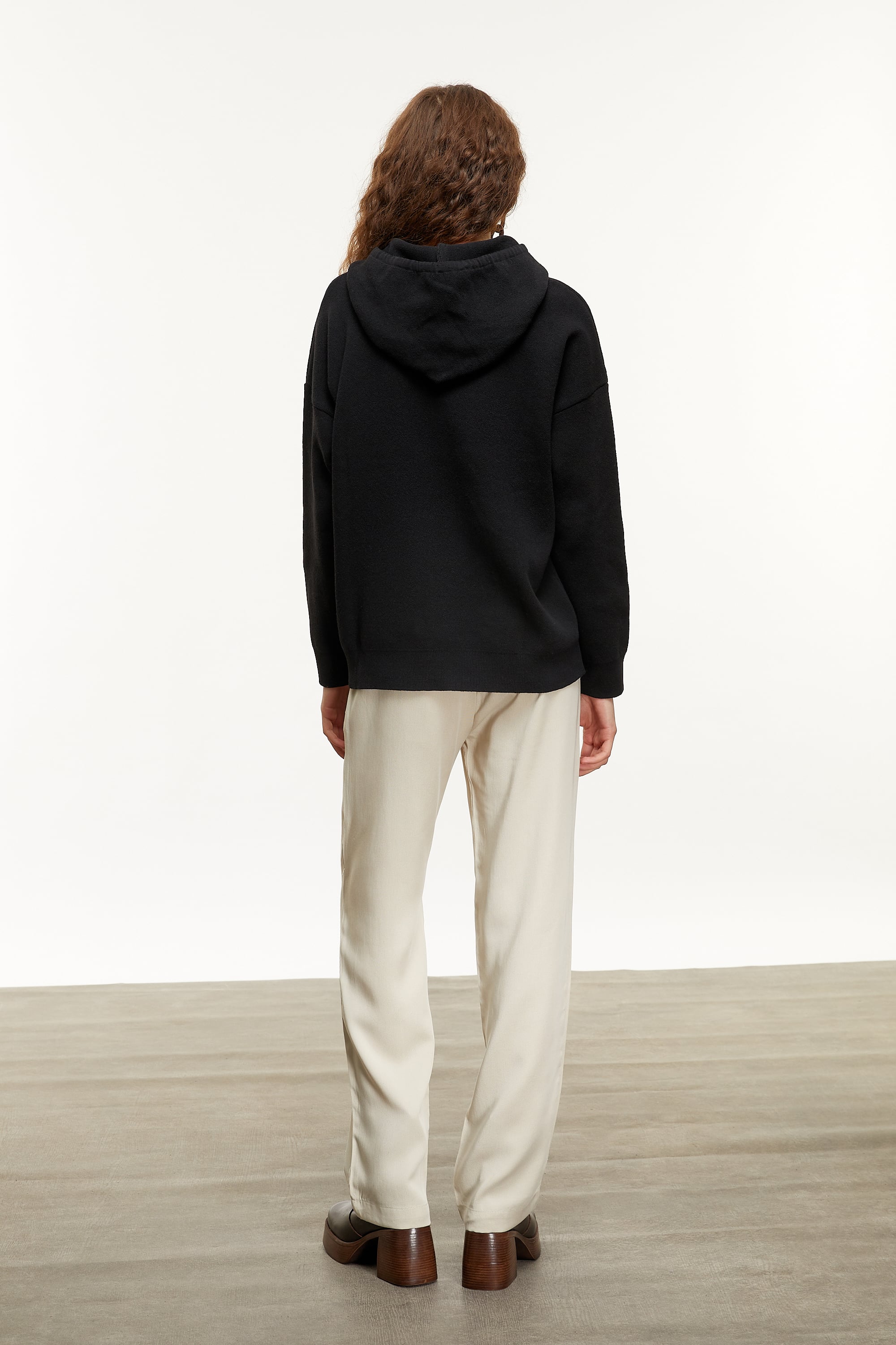 KAPÜŞONLU SWEATSHIRT