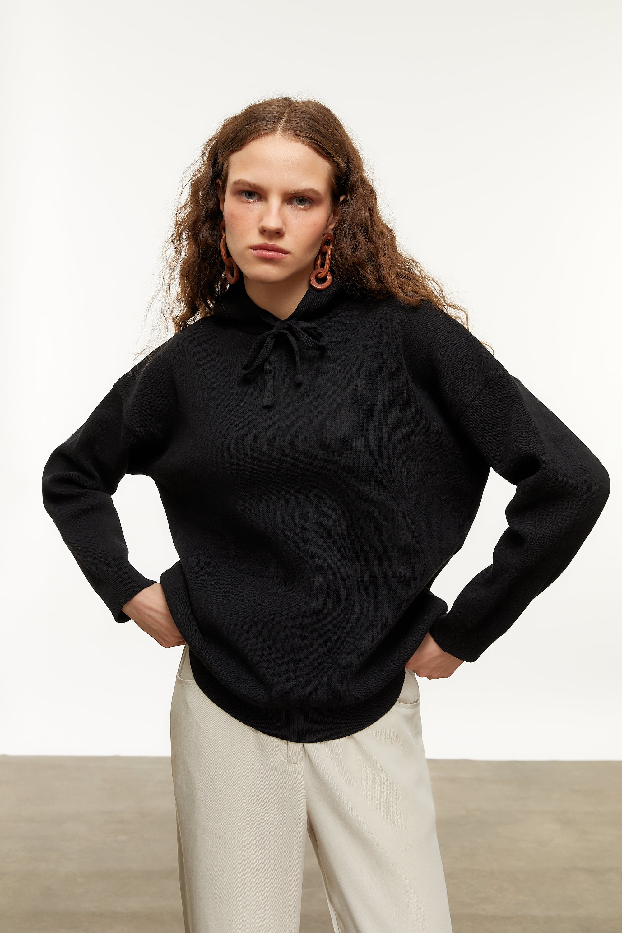 KAPÜŞONLU SWEATSHIRT