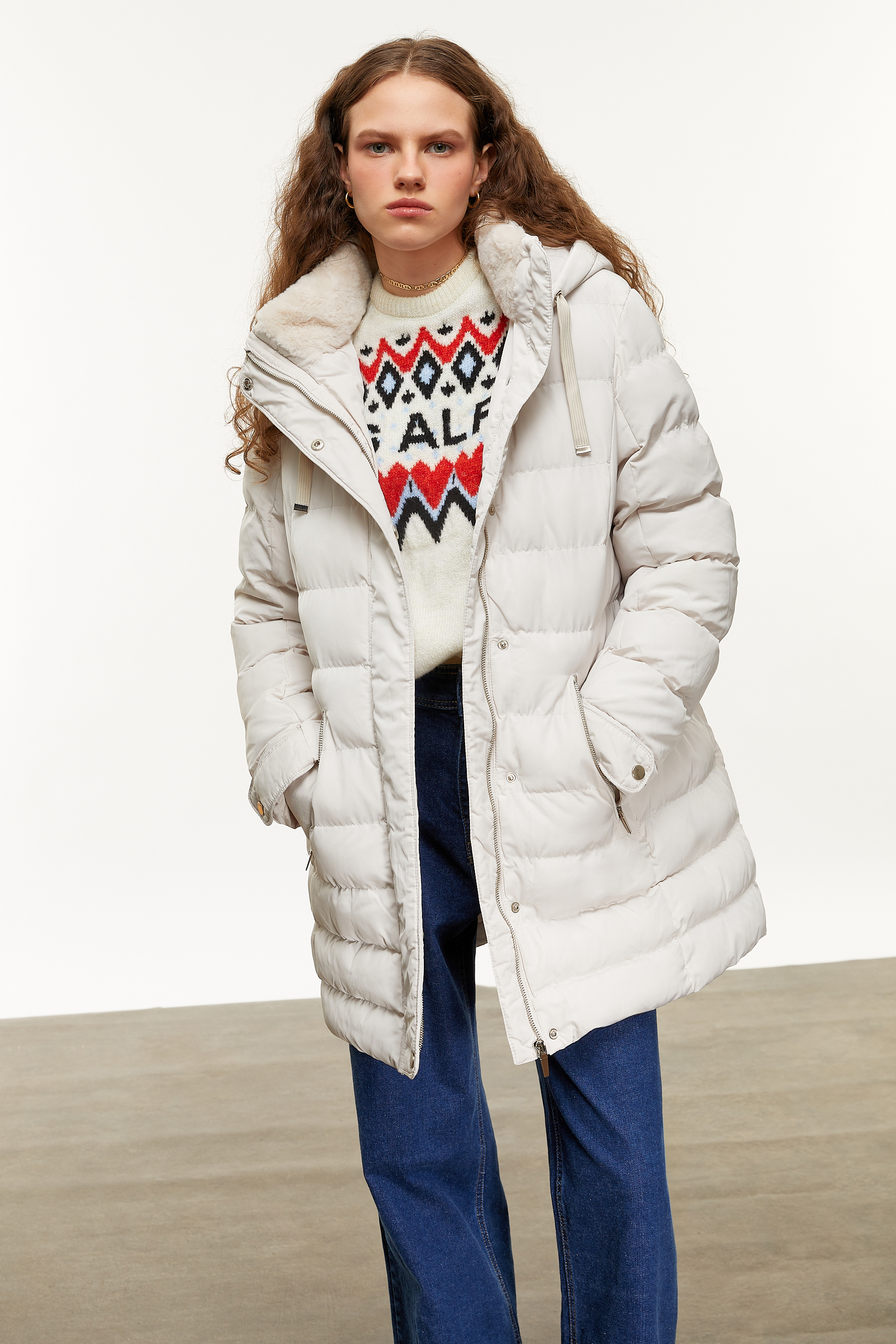 KAPÜŞONLU KAPİTONELİ ŞİŞME MONT