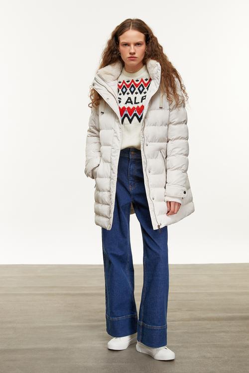  KAPÜŞONLU KAPİTONELİ ŞİŞME MONT