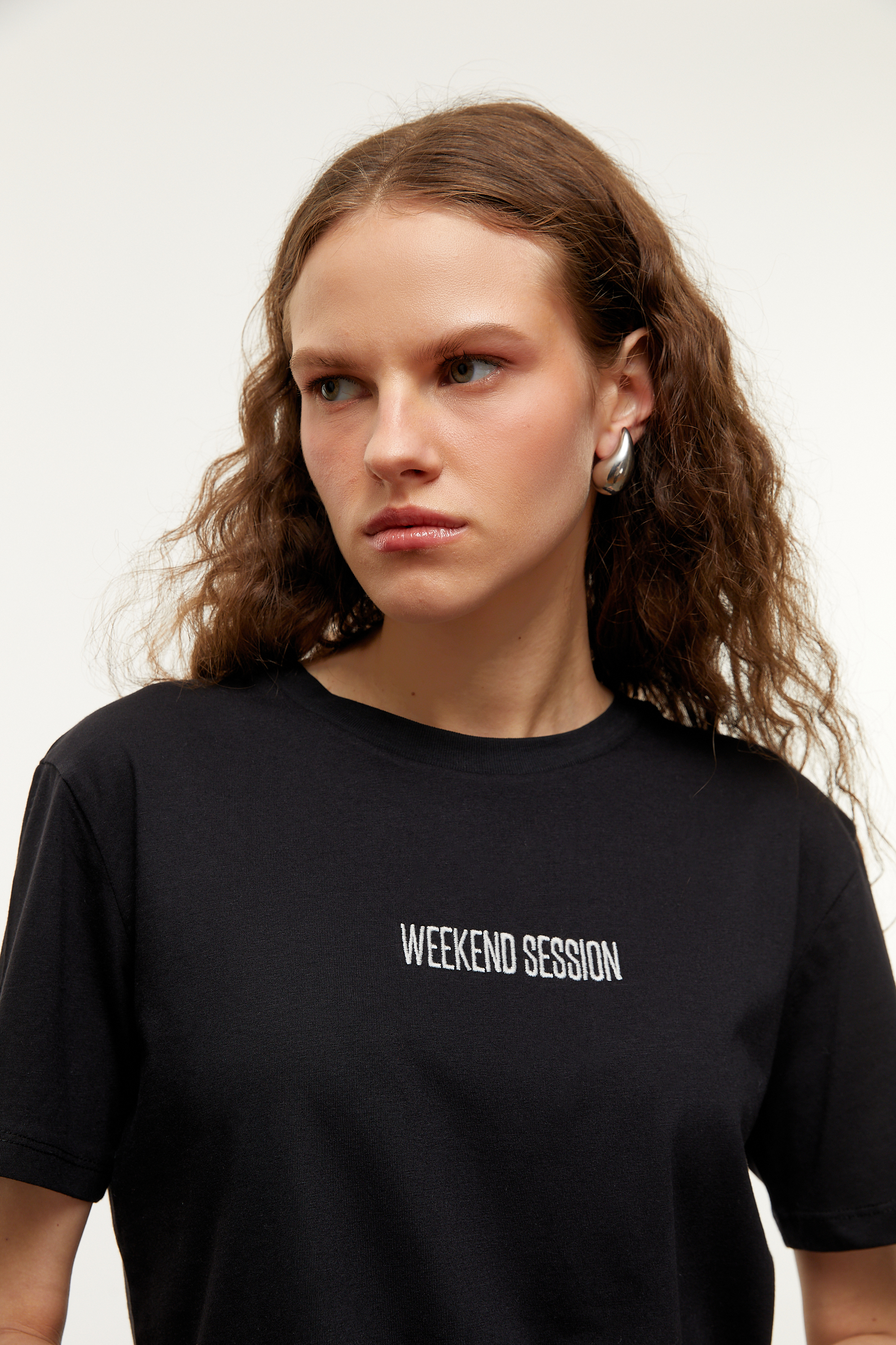 SLOGAN DETAYLI KISA KOLLU T-SHIRT