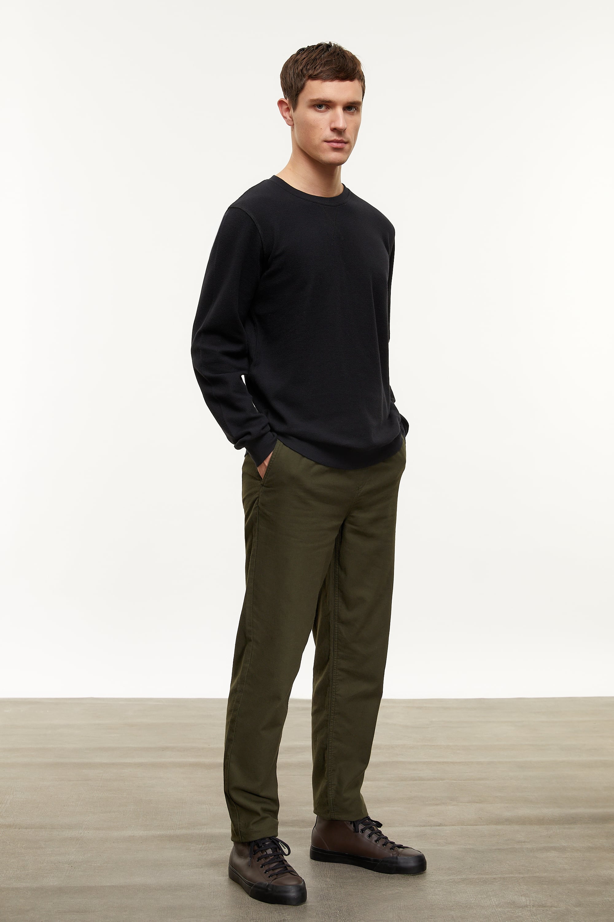 DOKULU BİSİKLET YAKA SWEATSHIRT