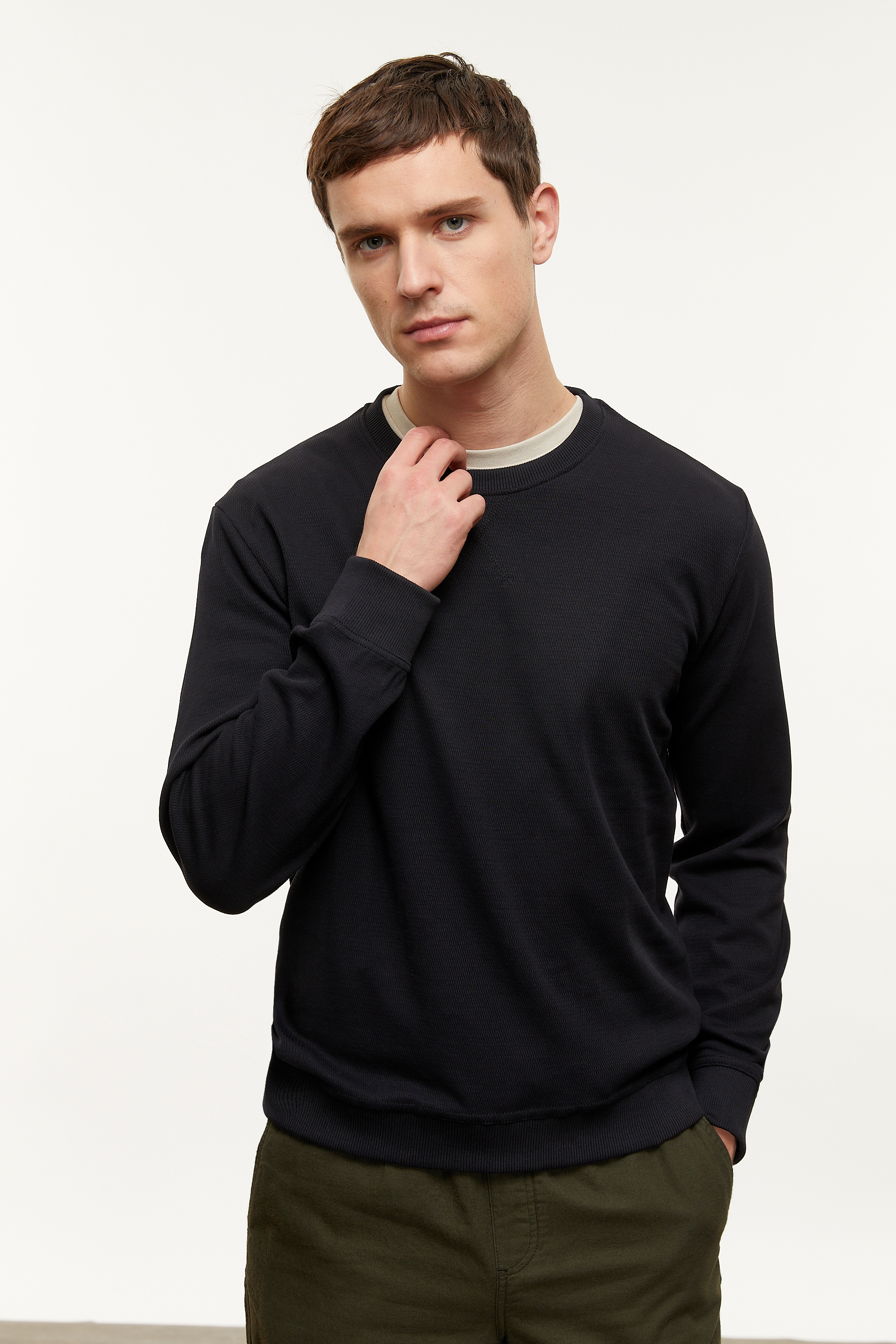 DOKULU BİSİKLET YAKA SWEATSHIRT