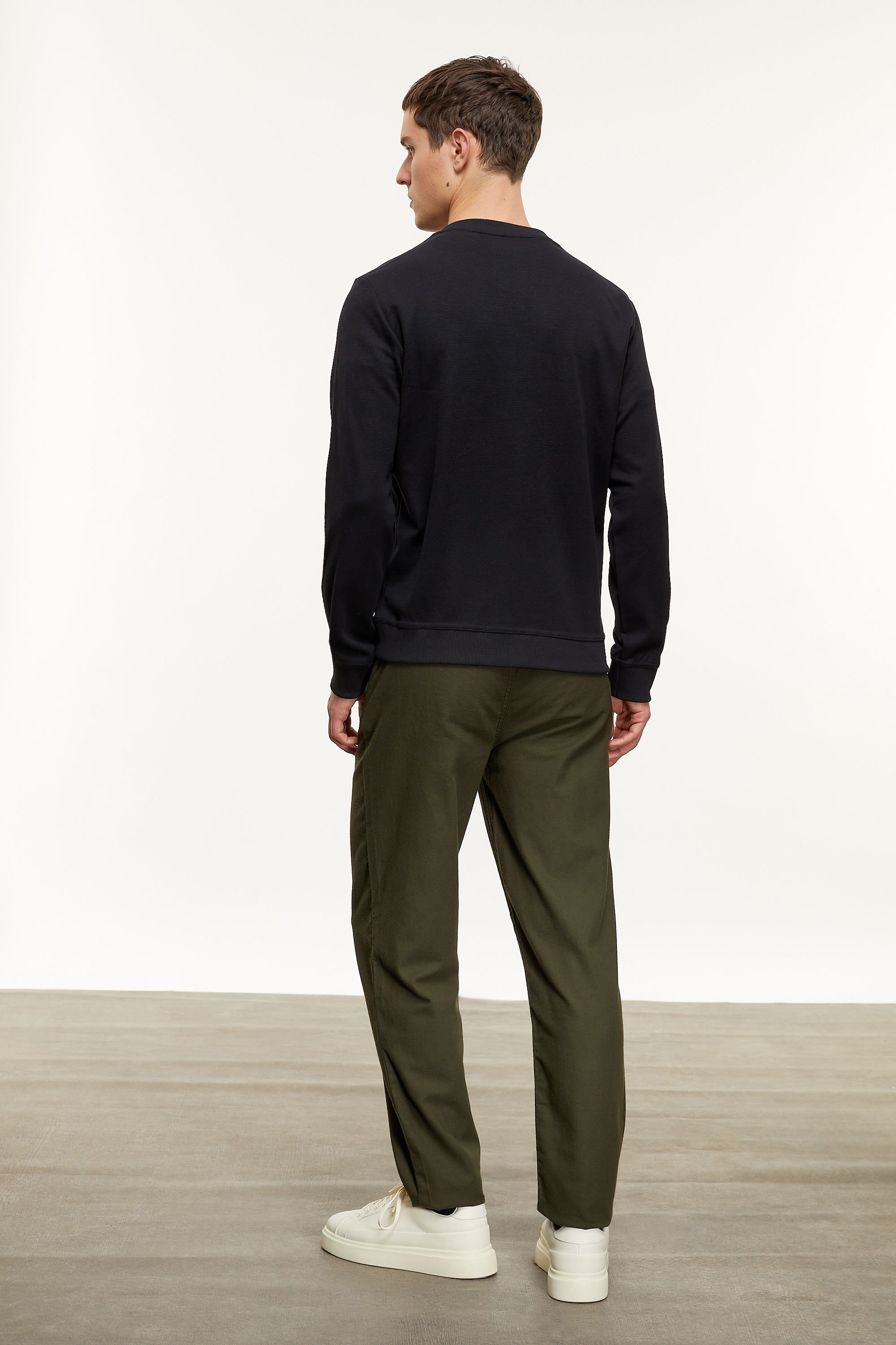 DOKULU BİSİKLET YAKA SWEATSHIRT