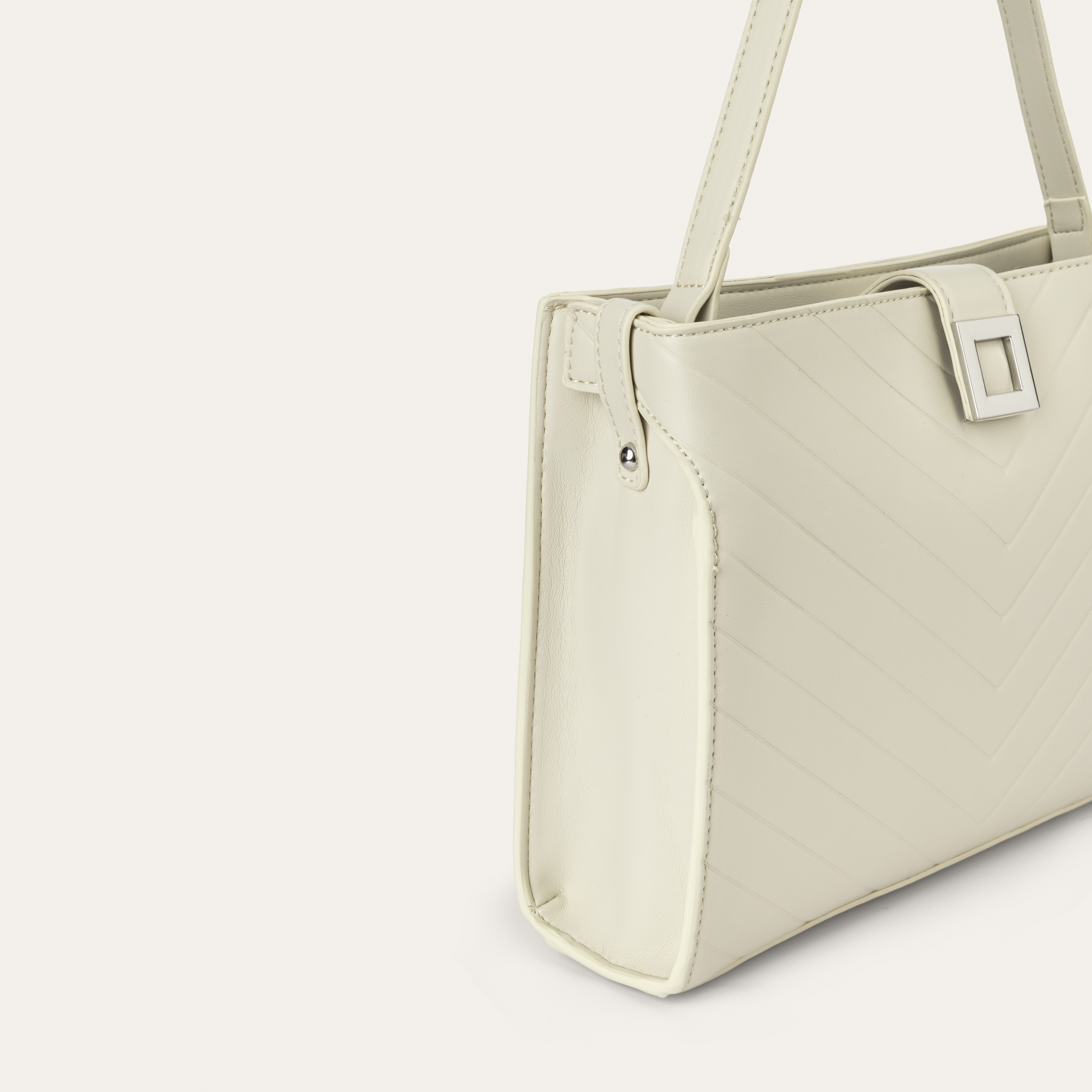 DERİ GÖRÜNÜMLÜ TOKALI EL ÇANTASI