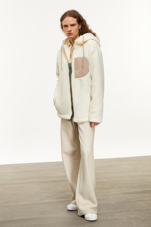  KAPÜŞONLU PELÜŞ CEKET