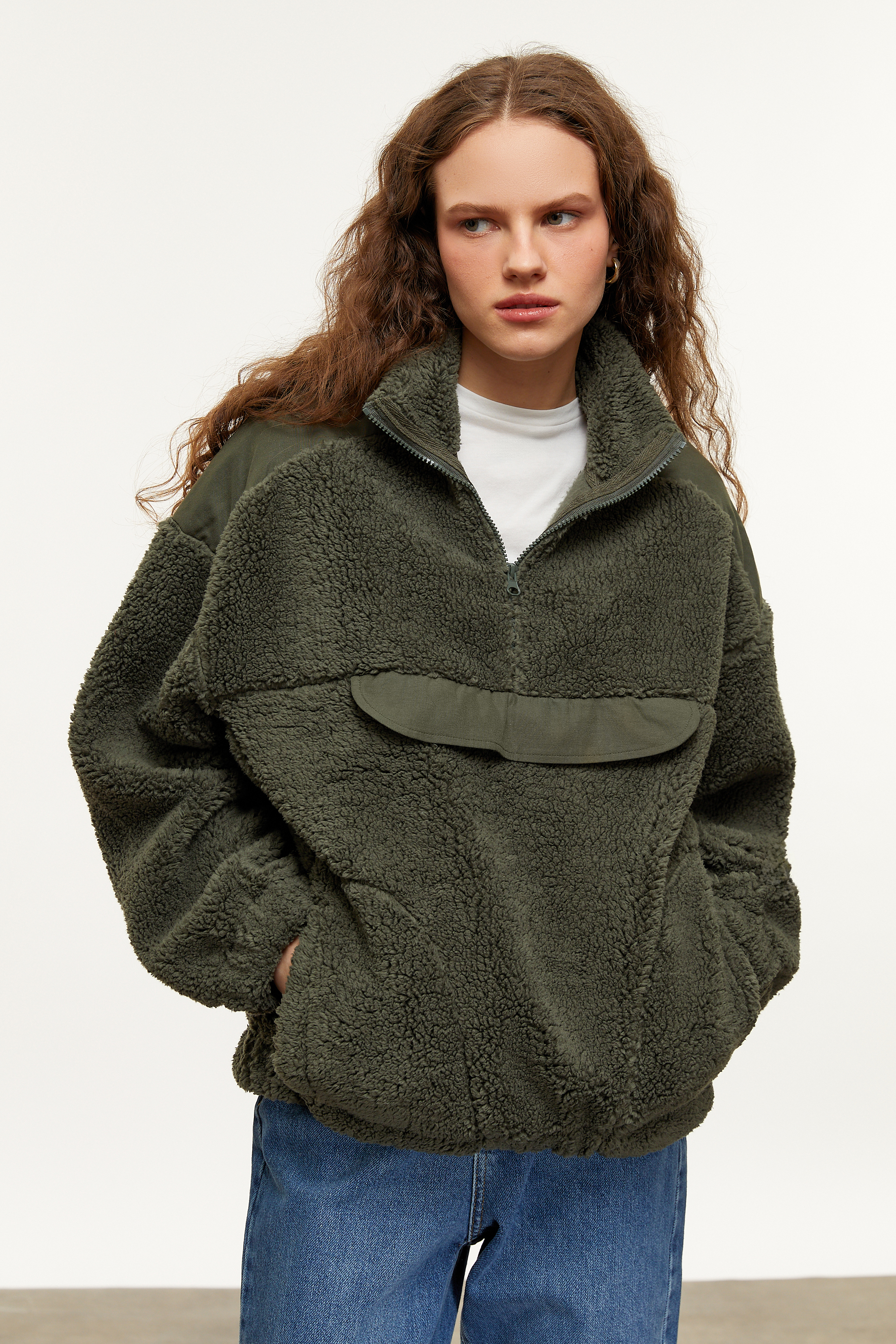 DİK YAKA PELÜŞ SWEATSHIRT