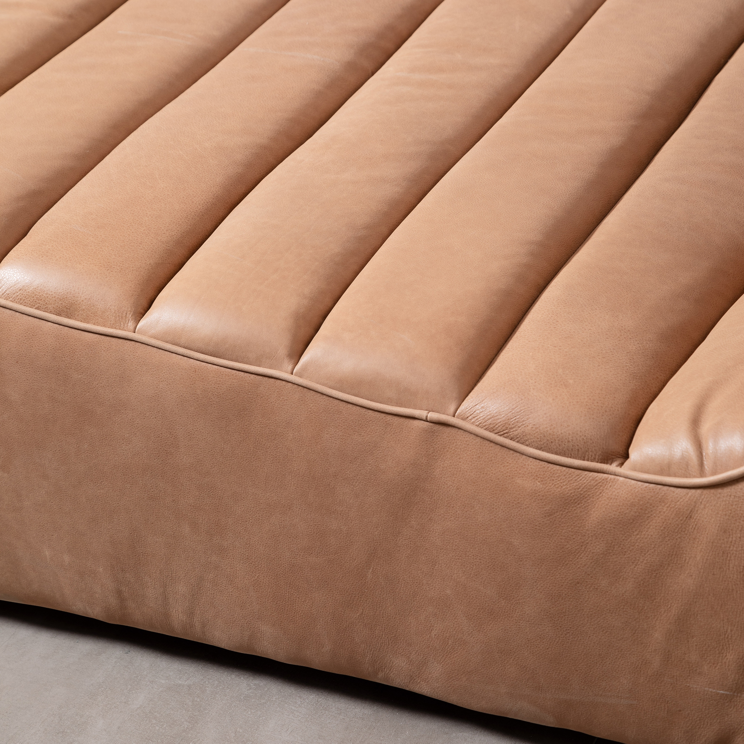 SHABBY DERİ DAYBED CAMEL