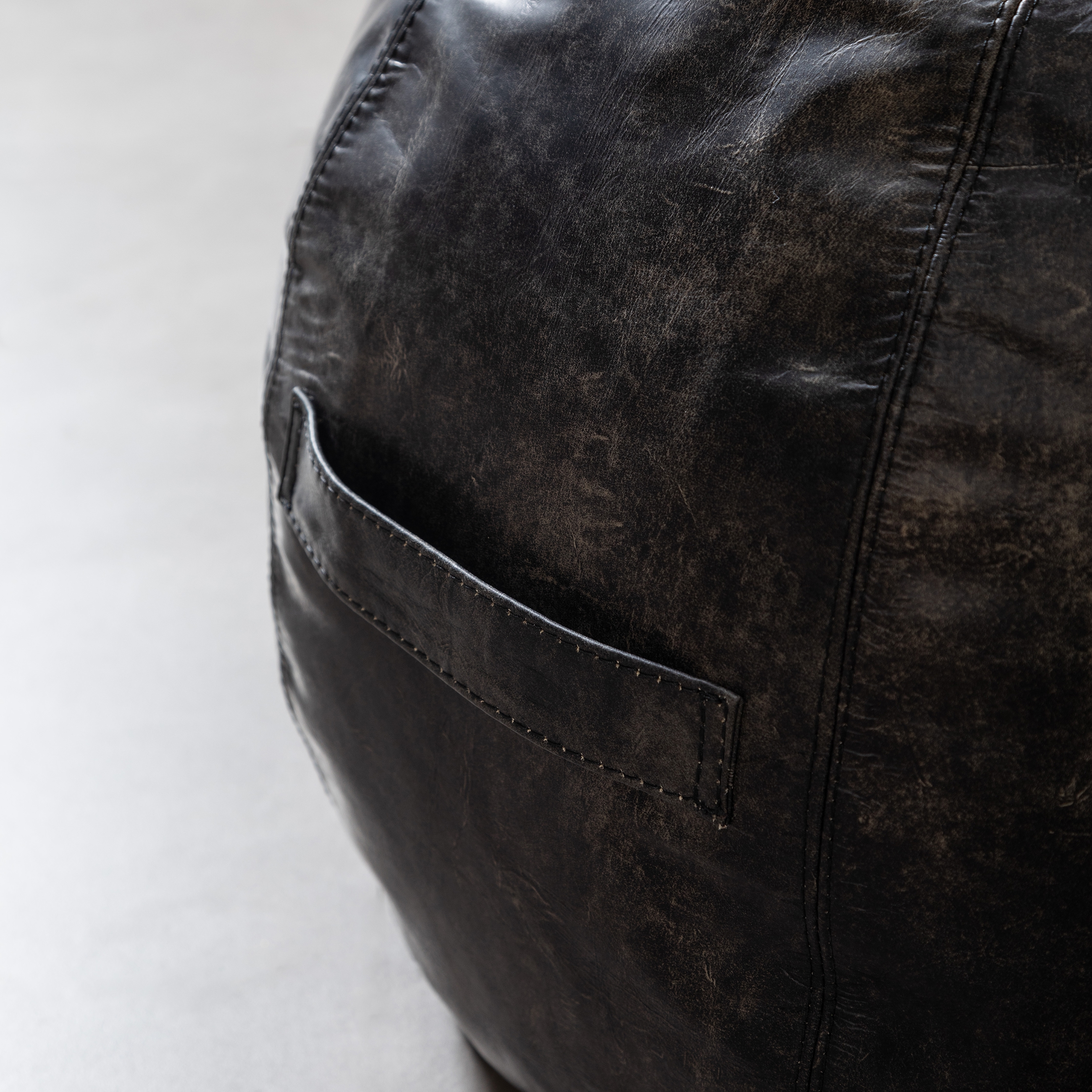 TABOO DERİ PUF SİYAH