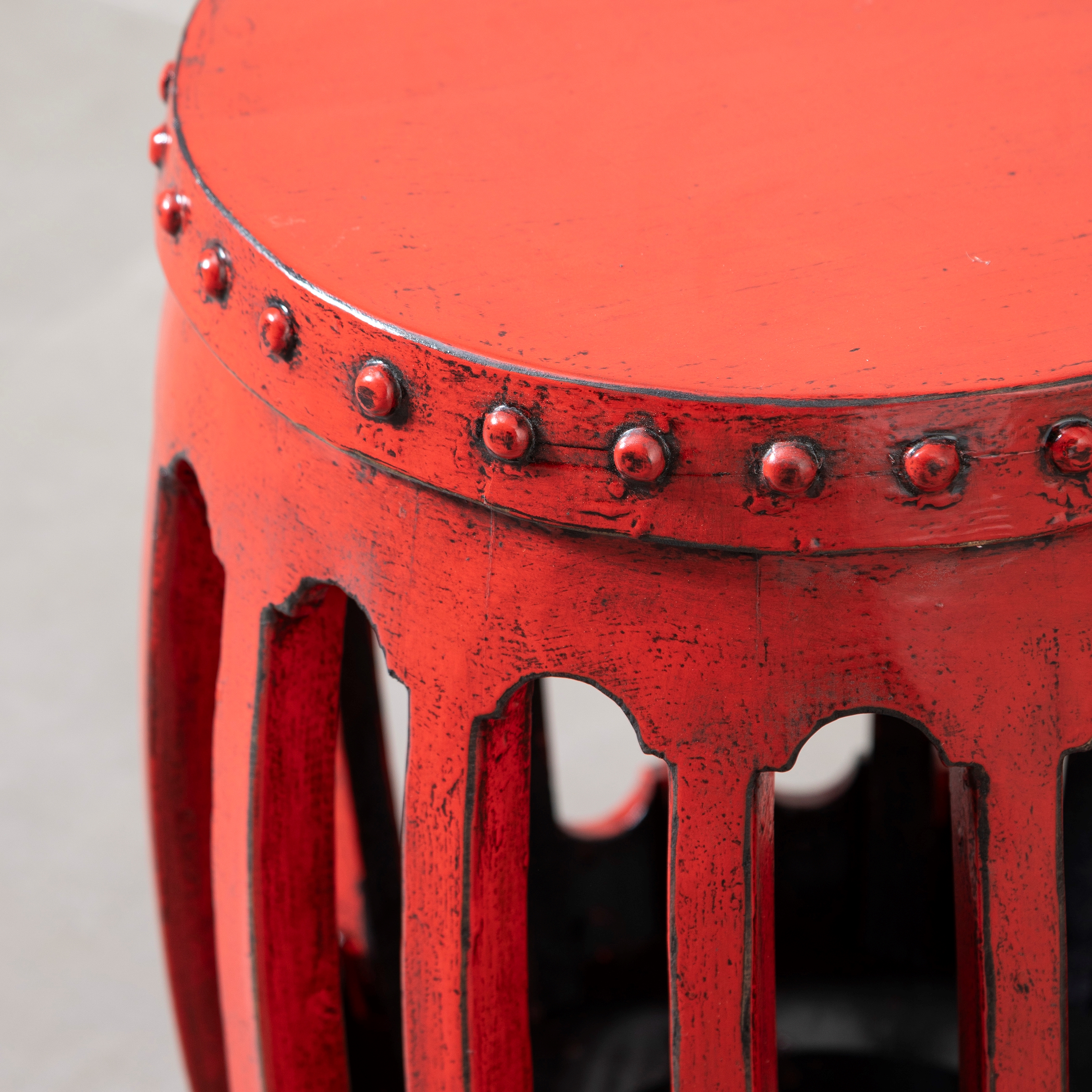 HUAN ESKİTME AHŞAP TABURE KIRMIZI