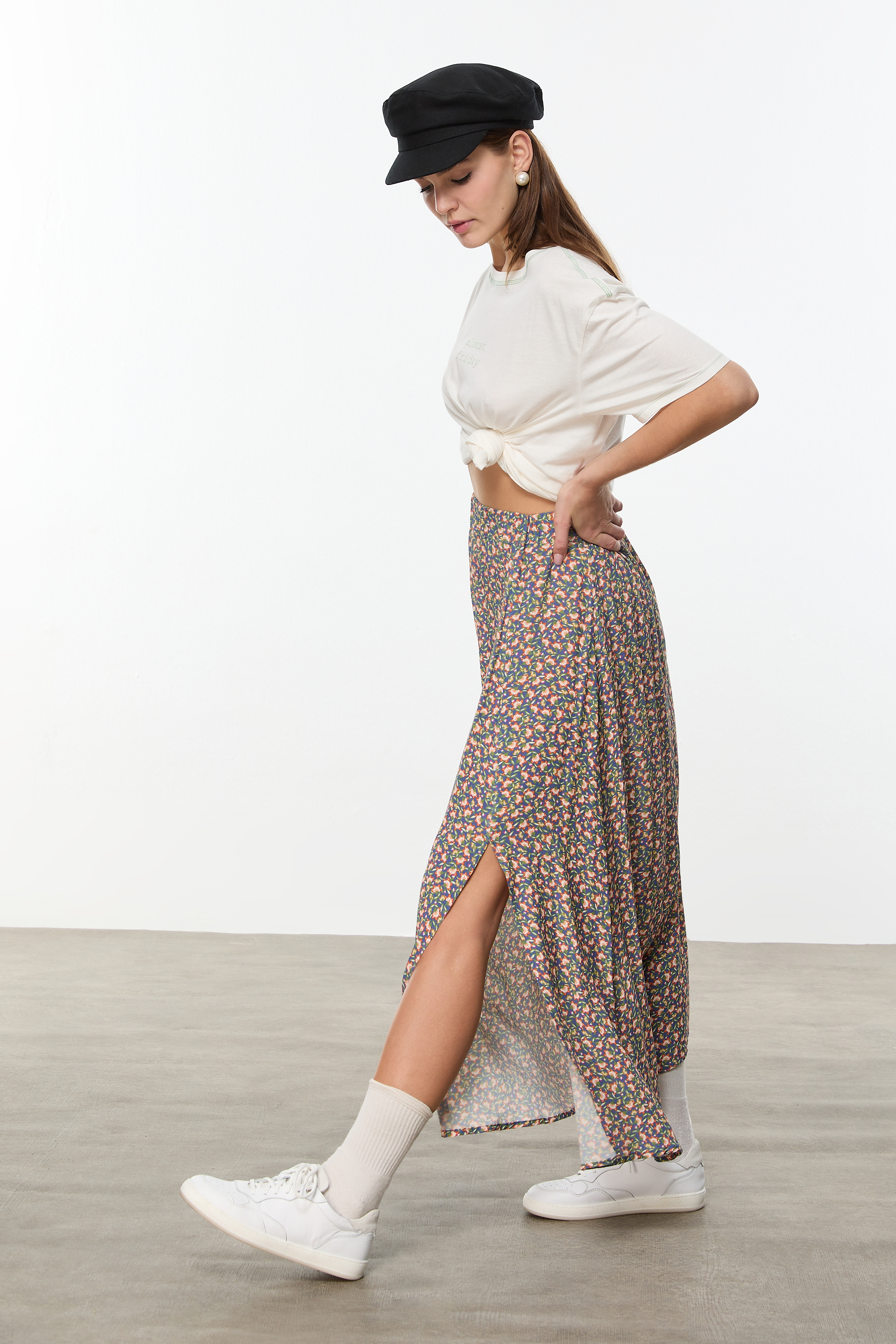 ÇİÇEK DESENLİ YIRTMAÇLI UZUN ETEK