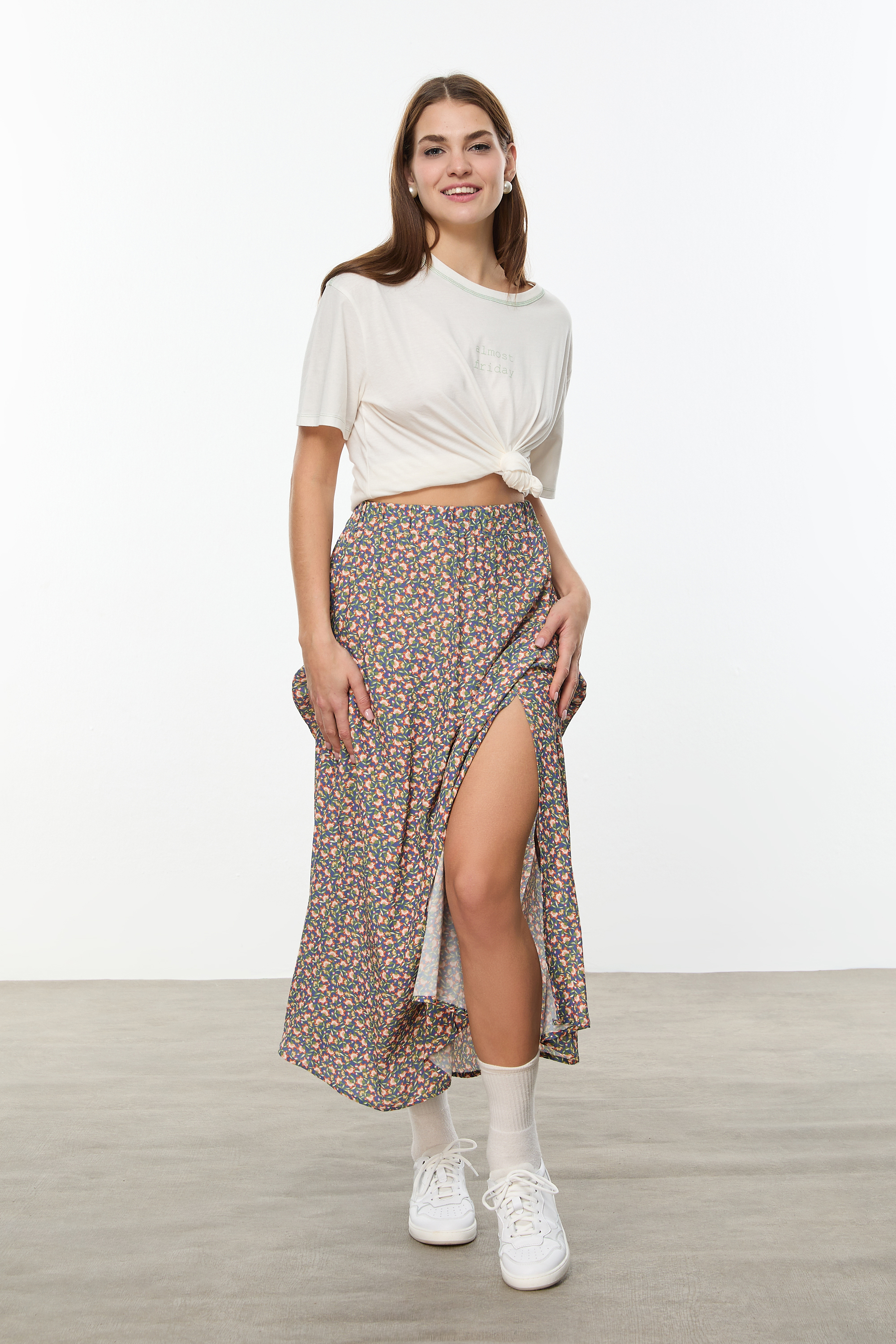 ÇİÇEK DESENLİ YIRTMAÇLI UZUN ETEK