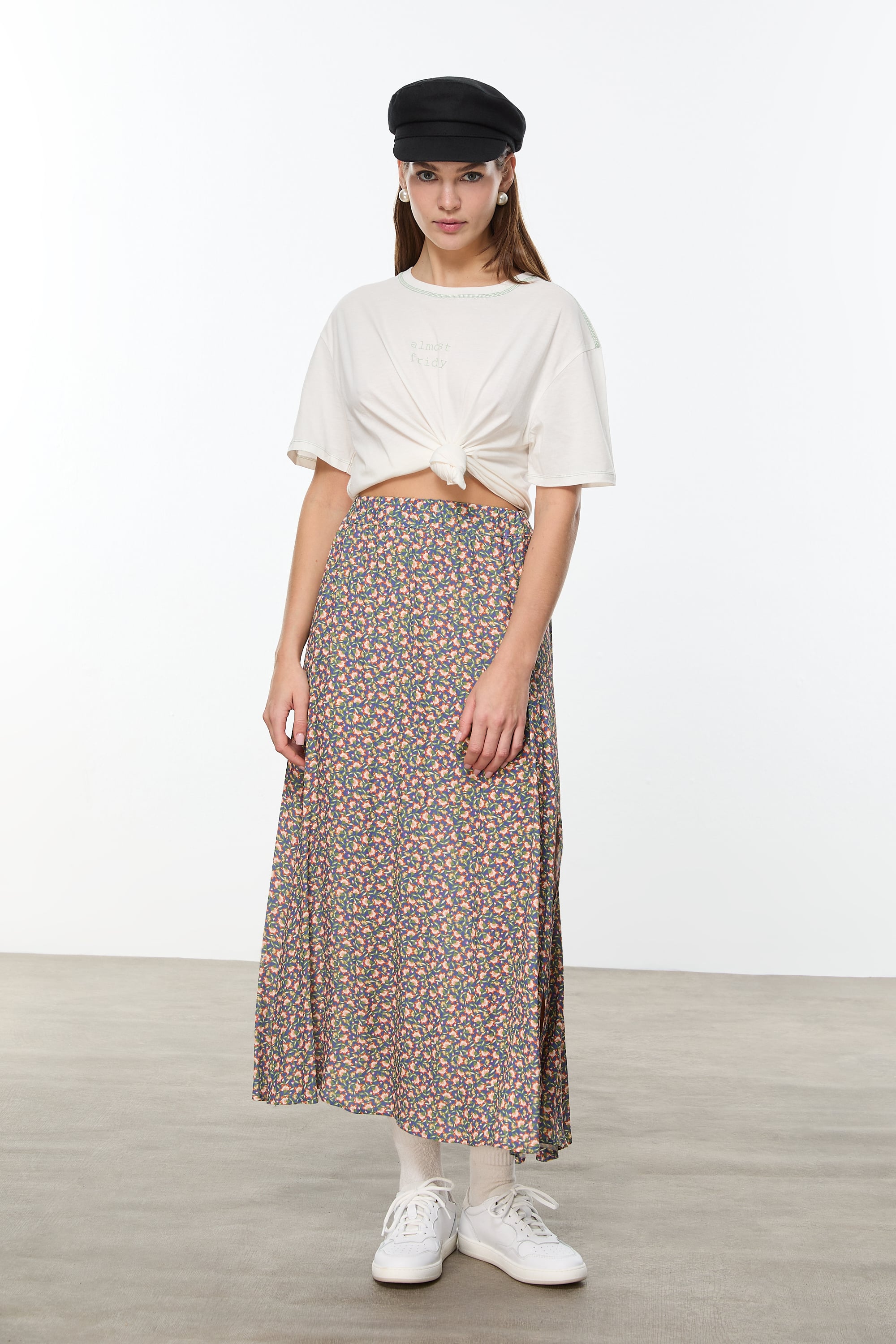 ÇİÇEK DESENLİ YIRTMAÇLI UZUN ETEK