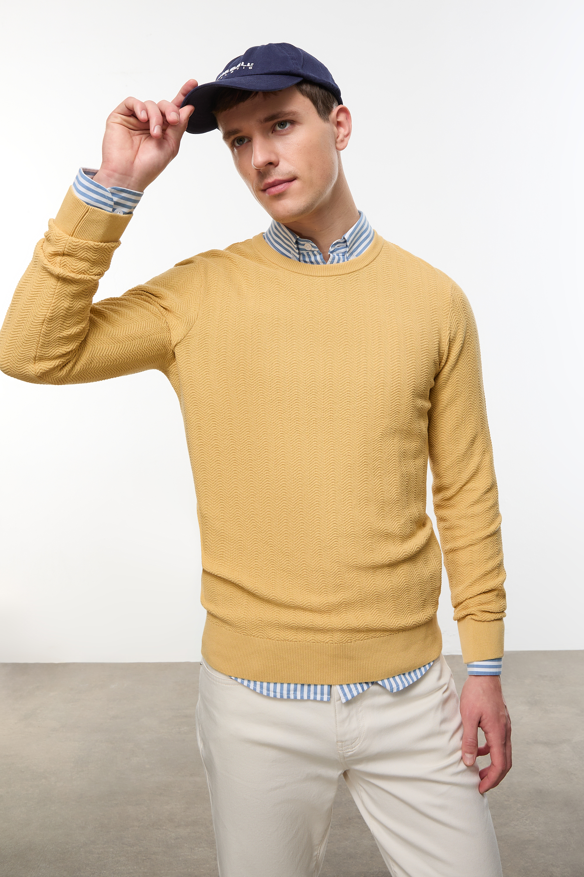 BİSİKLET YAKA TRİKO KAZAK