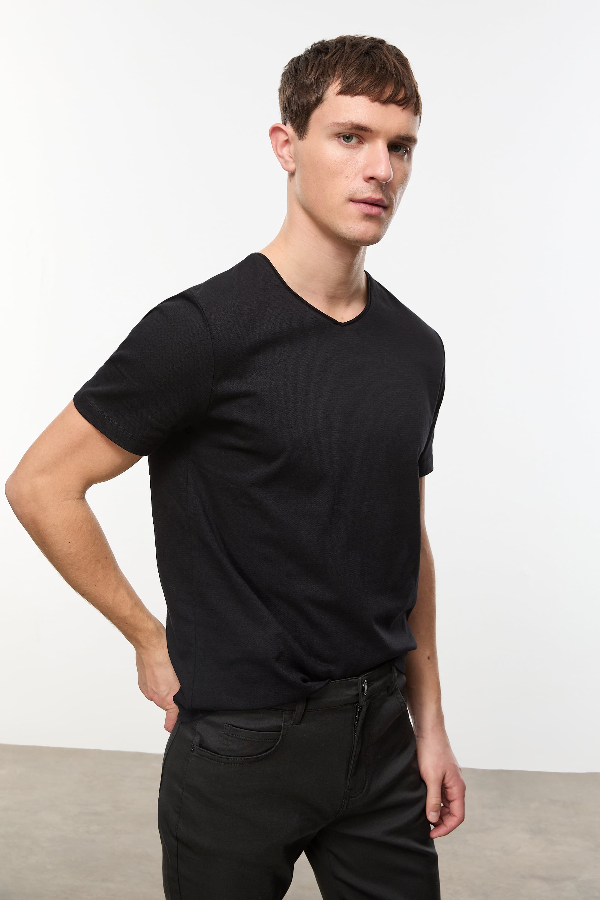 V YAKA KISA KOLLU T-SHIRT