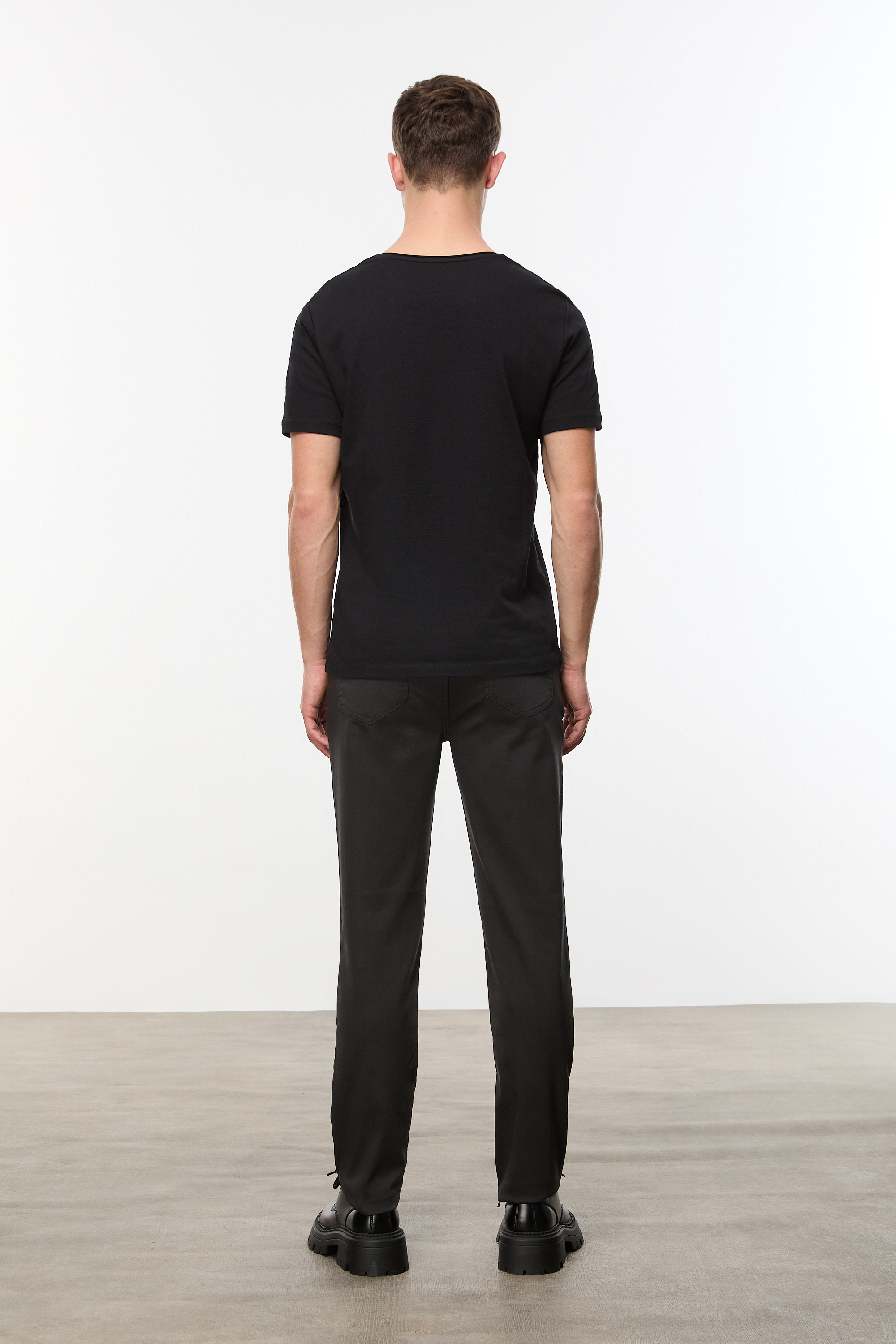 V YAKA KISA KOLLU T-SHIRT