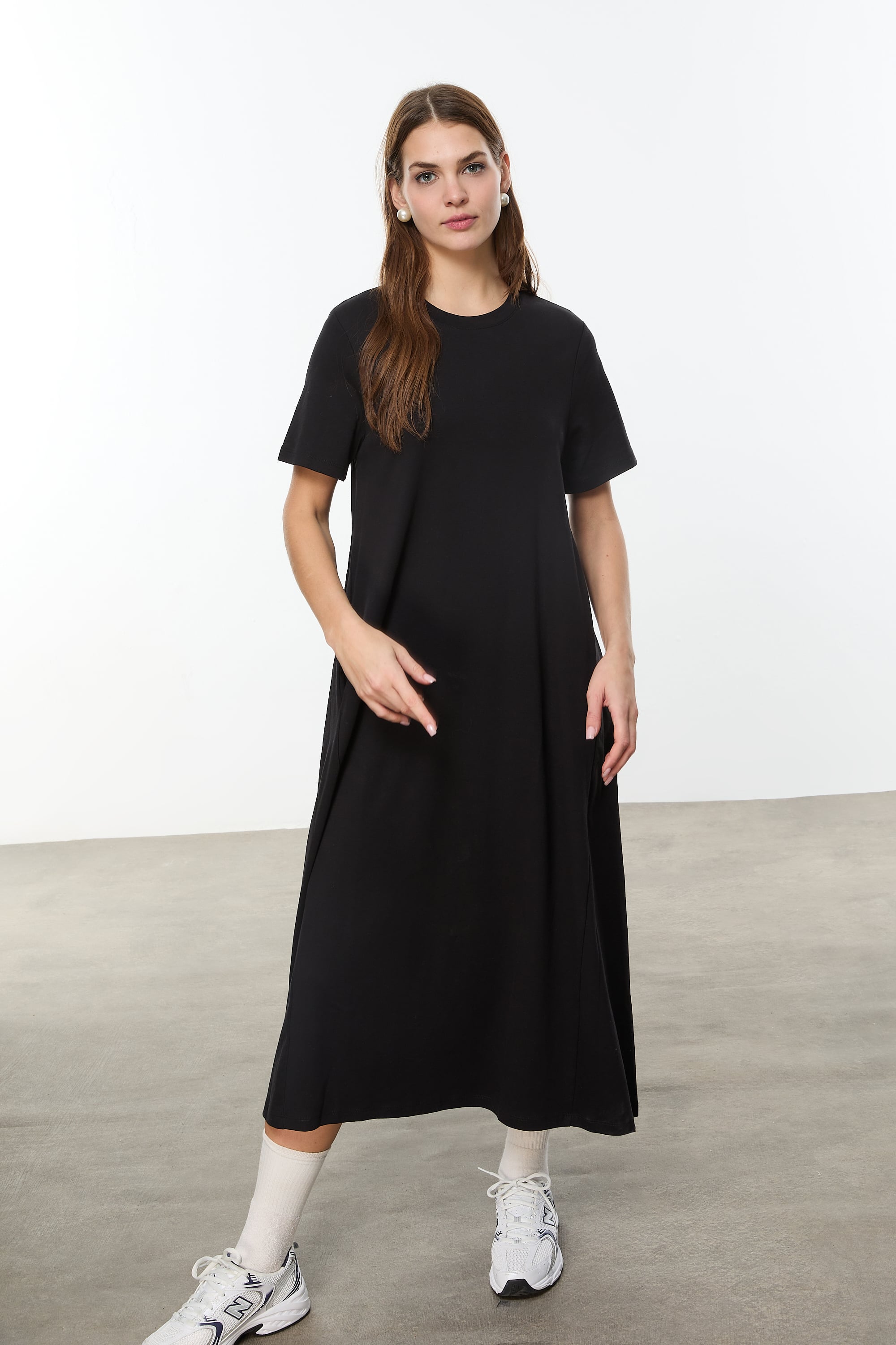 KISA KOLLU UZUN ELBİSE