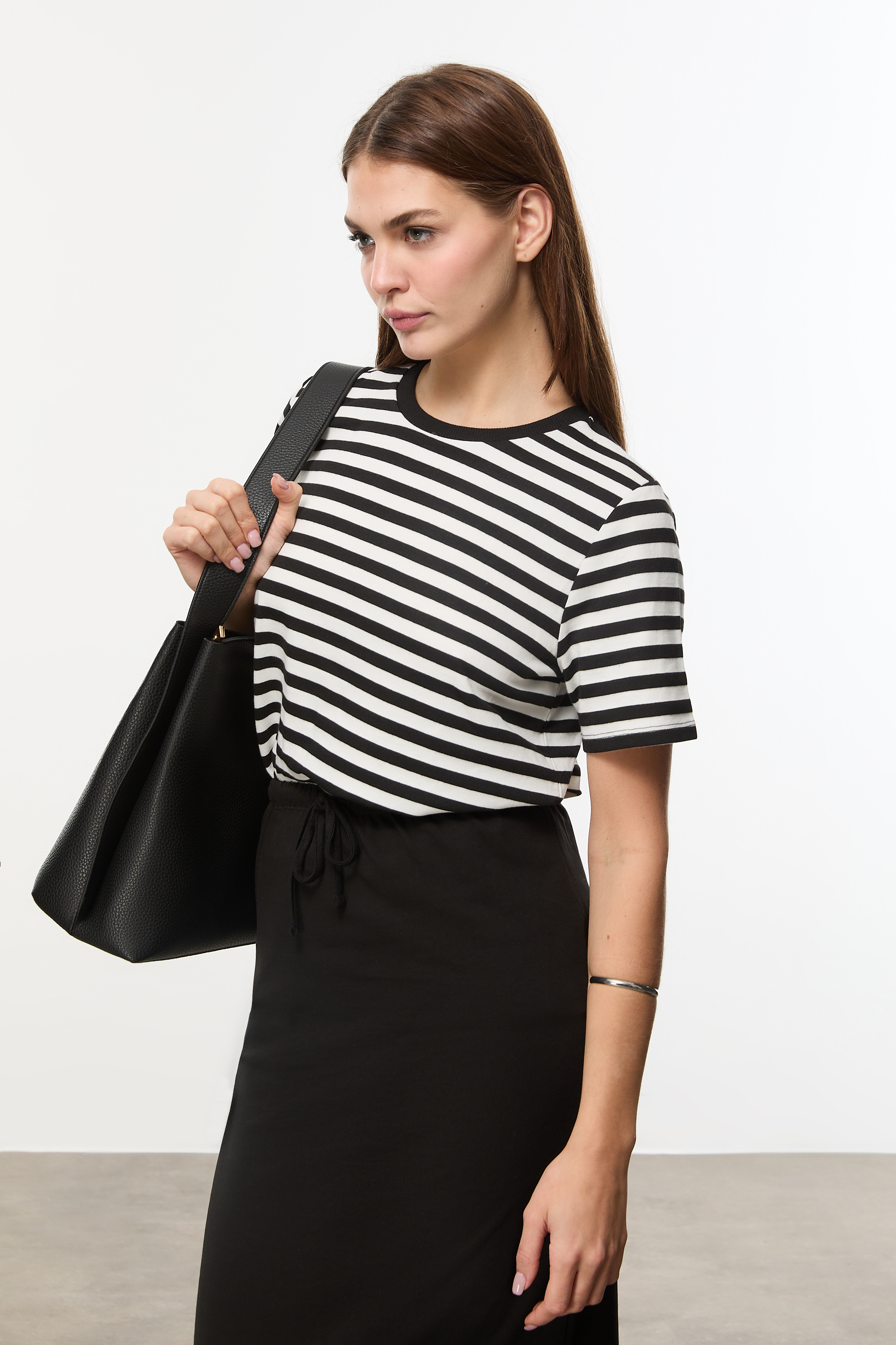 ÇİZGİLİ KISA KOLLU T-SHIRT