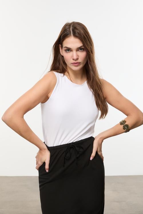 VİSKOZ KARIŞIMLI KOLSUZ BLUZ