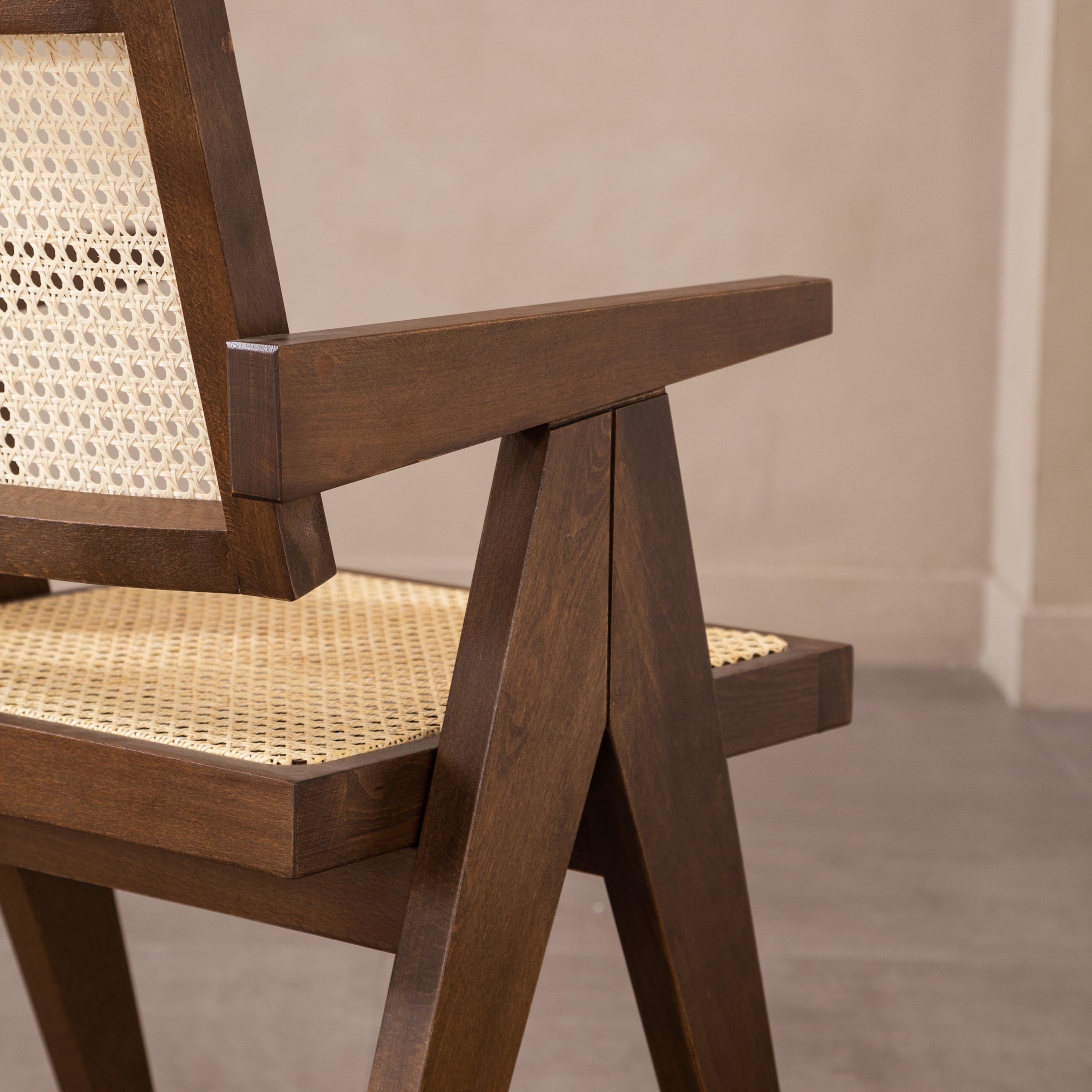 QUILE KOLÇAKLI SANDALYE CEVİZ