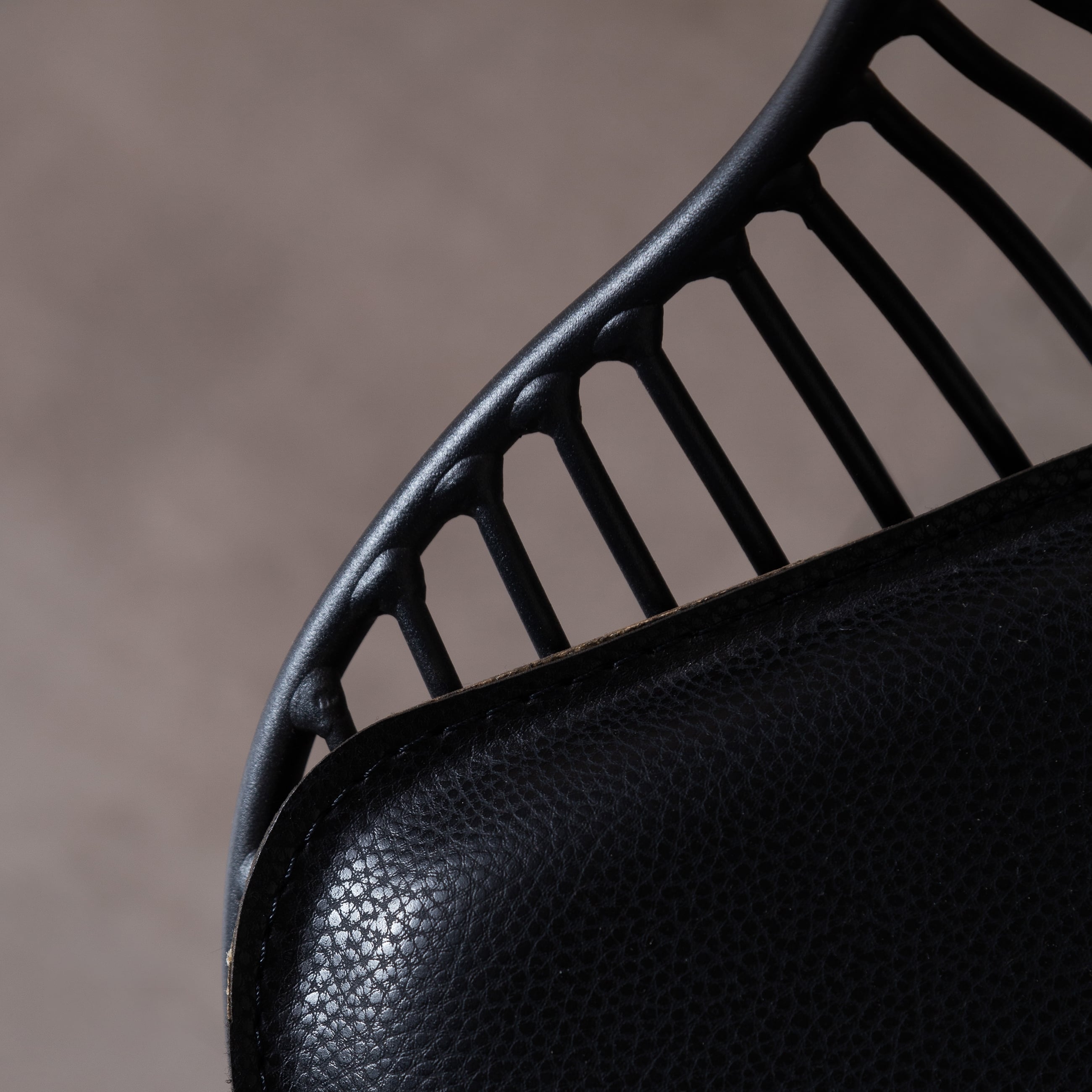 FRANCESCO KOLÇAKLI METAL SANDALYE SİYAH