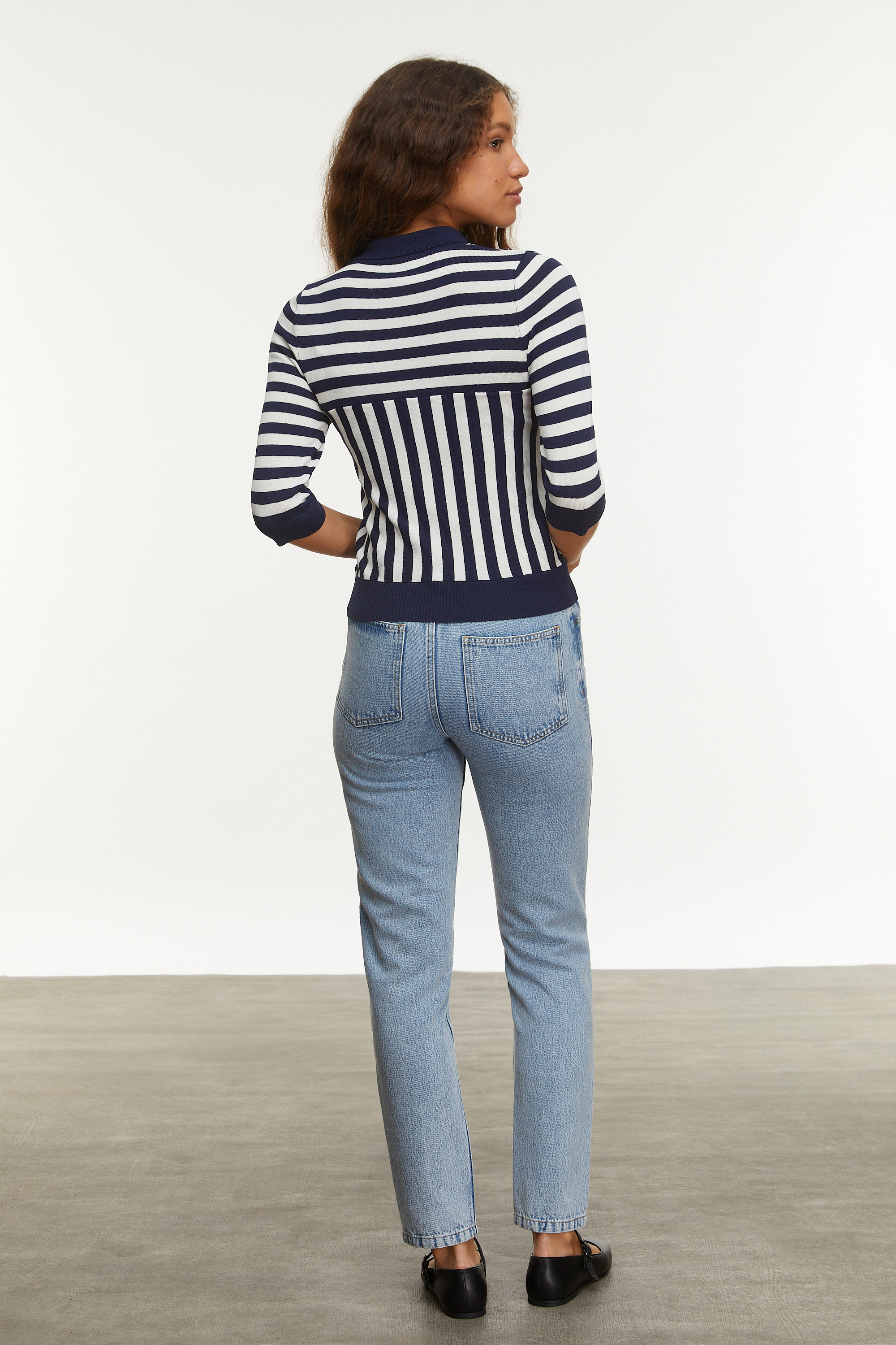 ÇİZGİLİ DÜĞMELİ TRİKO KAZAK