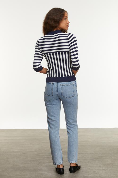  ÇİZGİLİ DÜĞMELİ TRİKO KAZAK