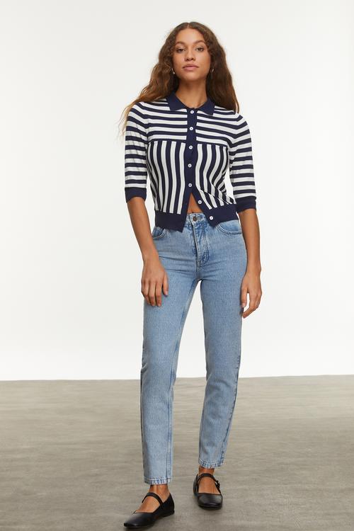  ÇİZGİLİ DÜĞMELİ TRİKO KAZAK