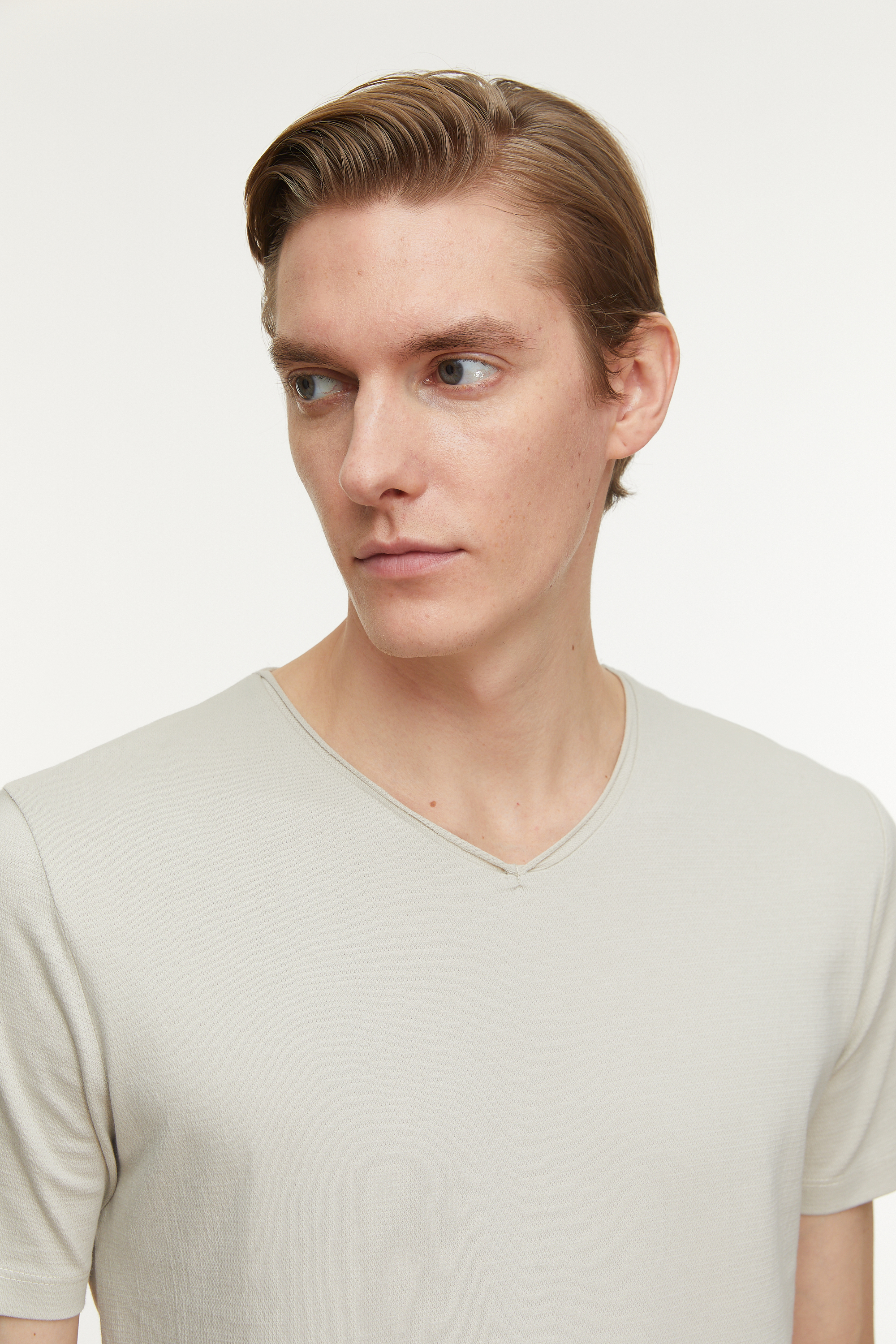 V YAKA KISA KOLLU T-SHIRT