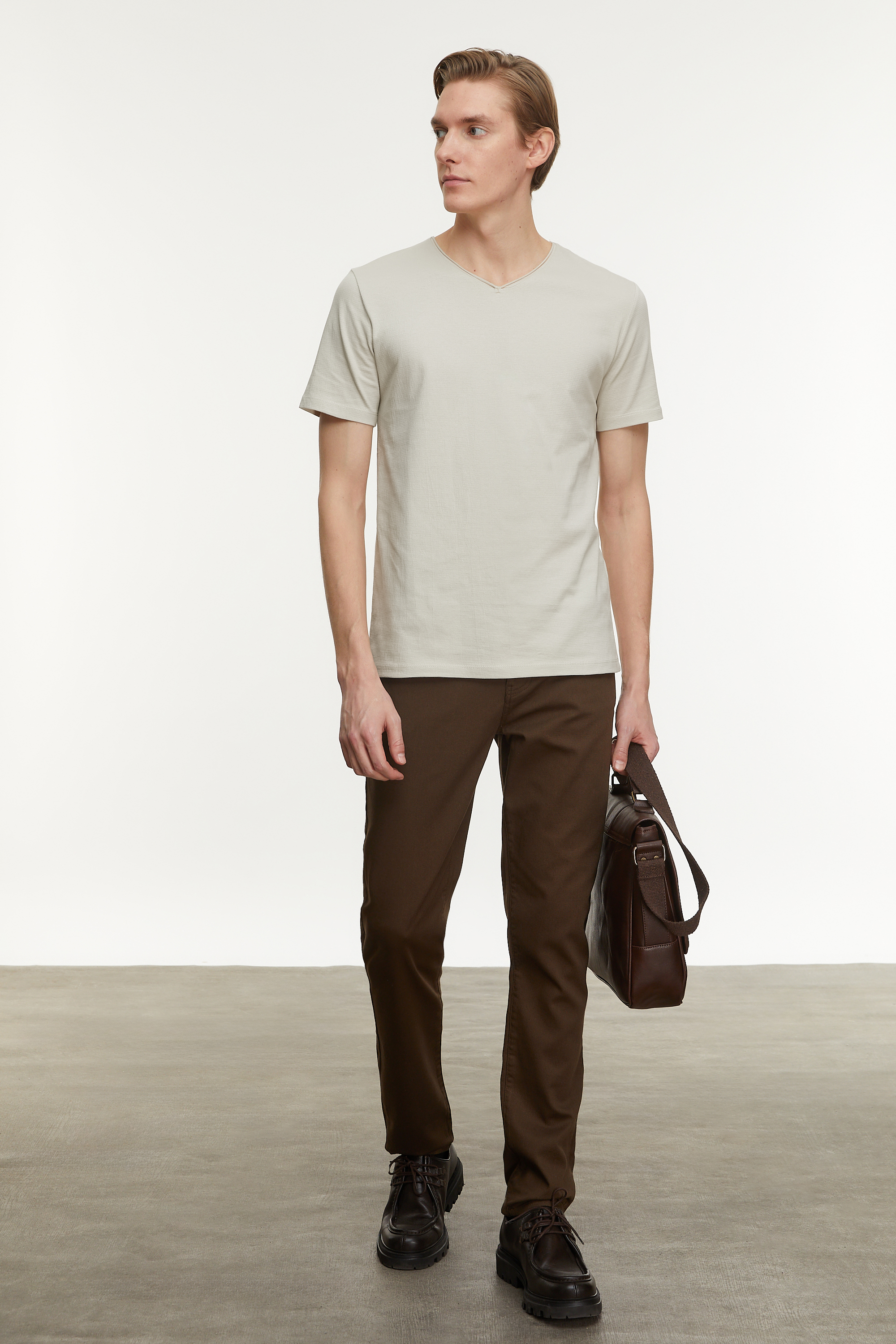 V YAKA KISA KOLLU T-SHIRT