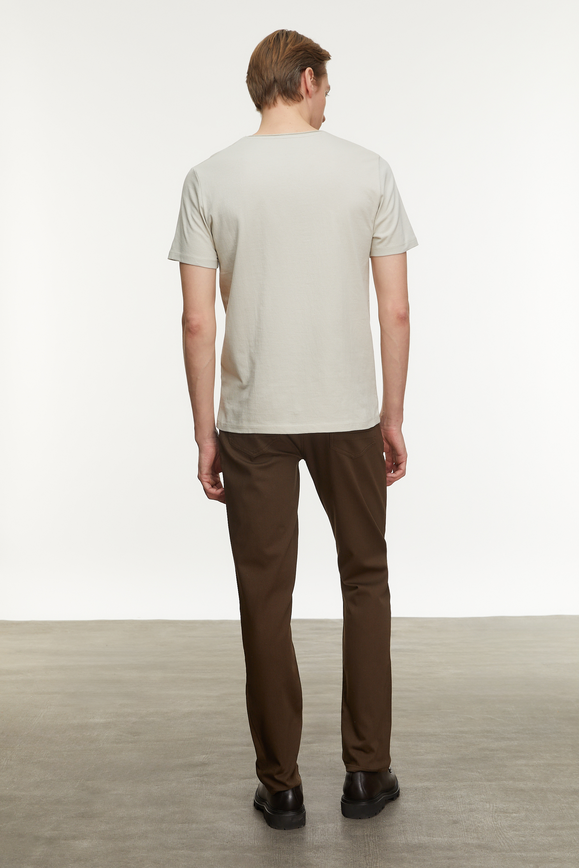 V YAKA KISA KOLLU T-SHIRT