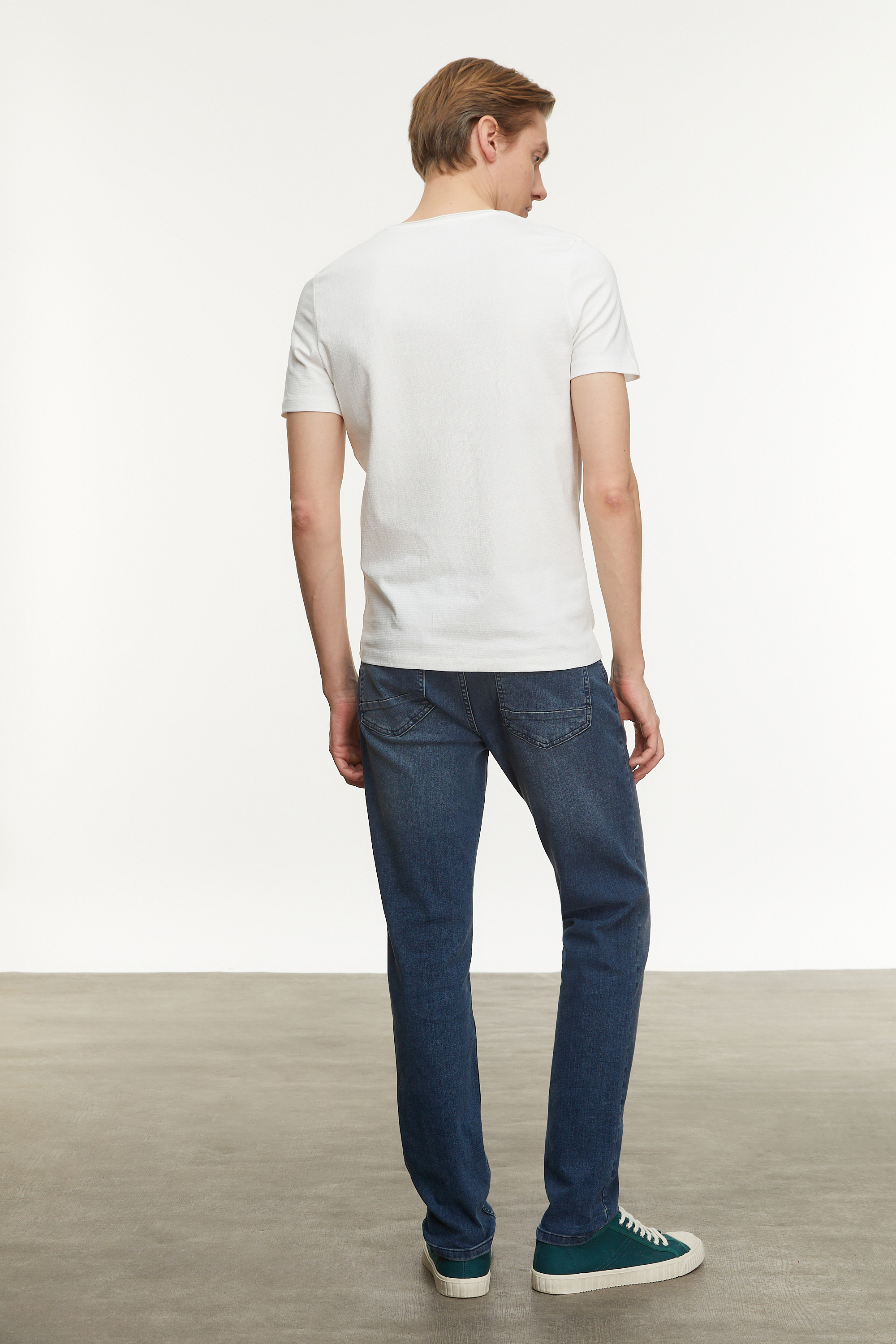 V YAKA KISA KOLLU T-SHIRT