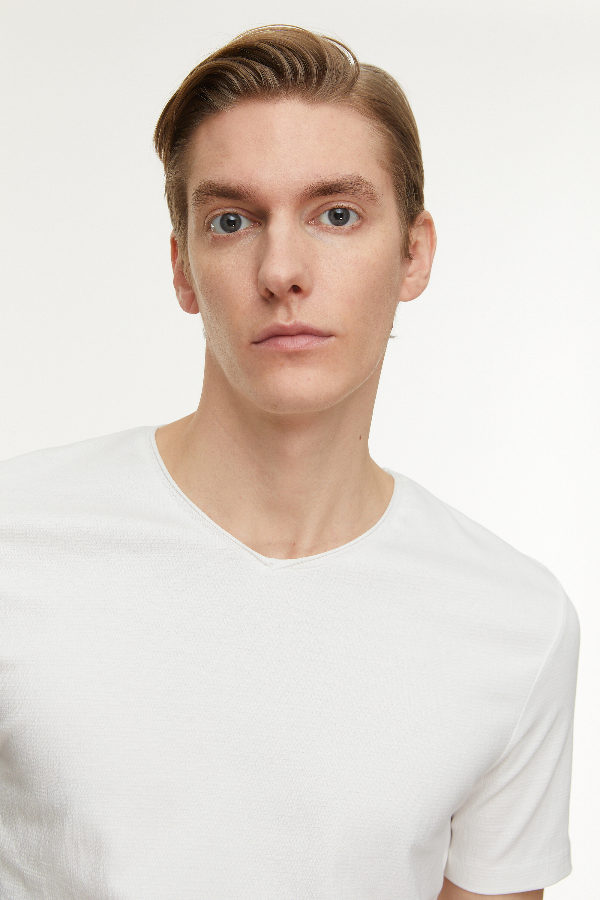 V YAKA KISA KOLLU T-SHIRT